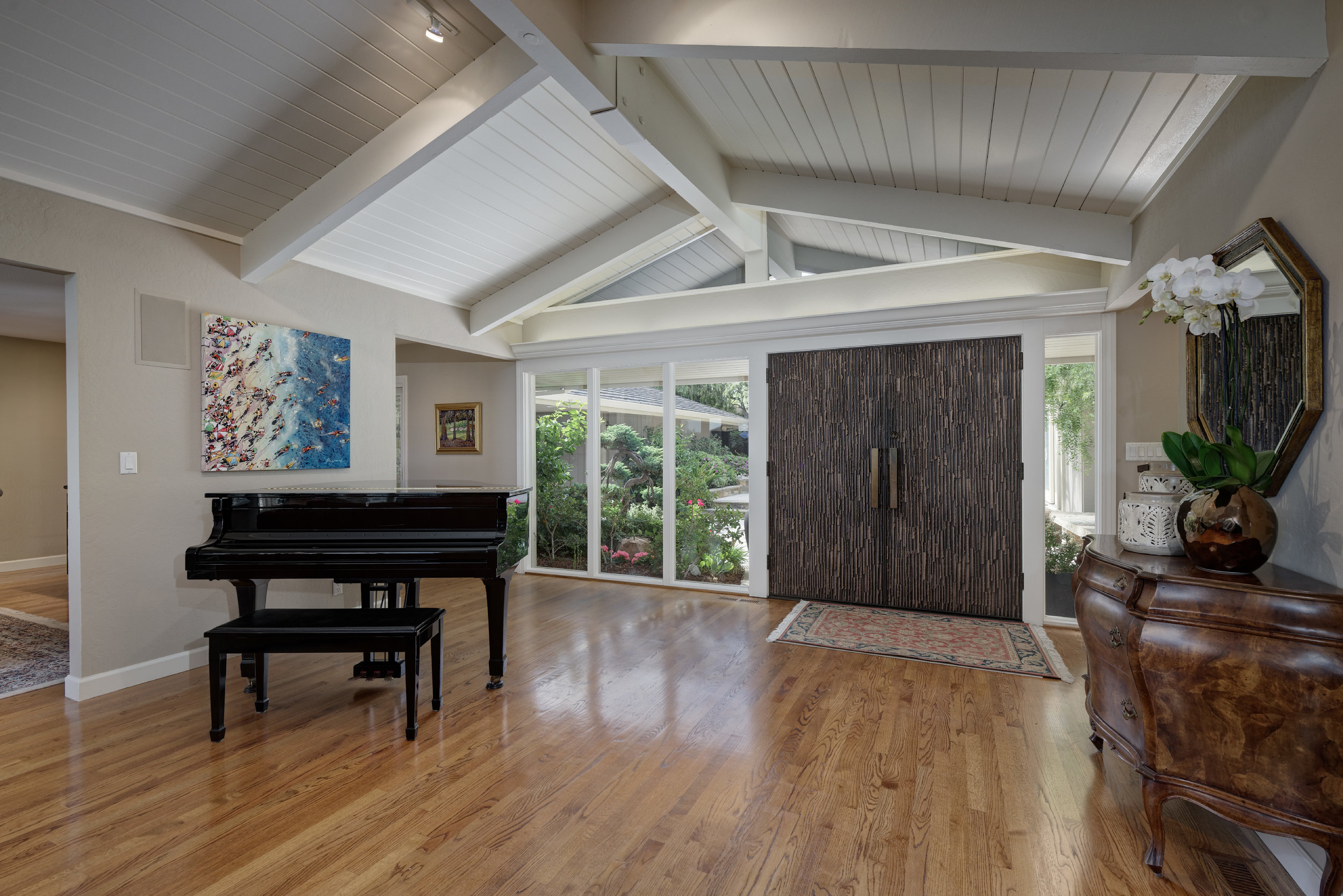 8_Living room to front door.jpg