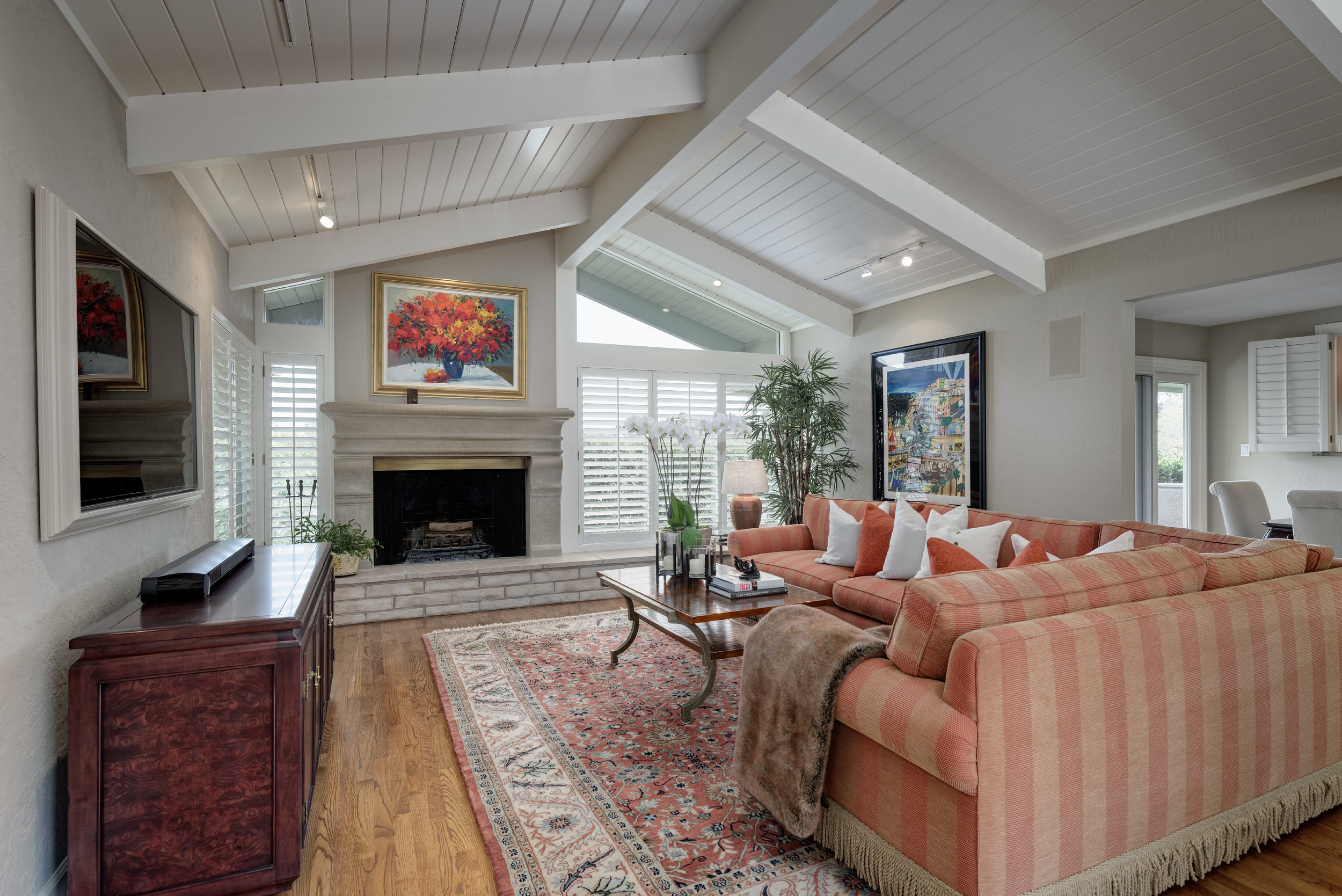 10_Living Room.jpg