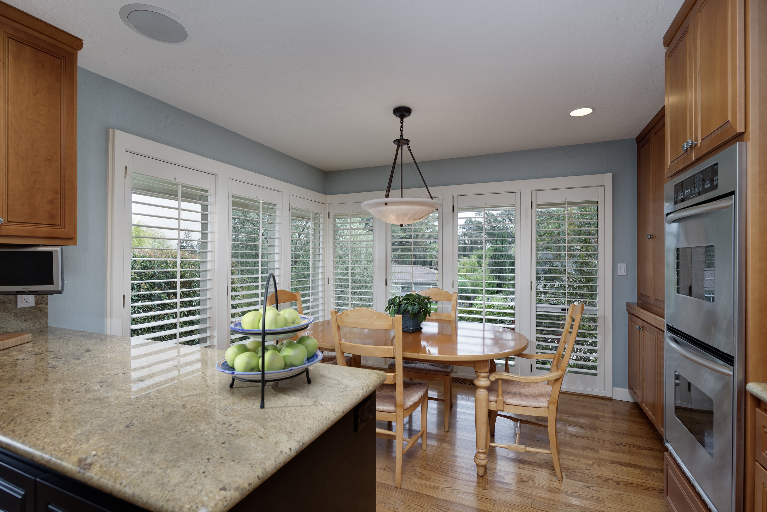 14_Kitchen_Breakfast area.jpg