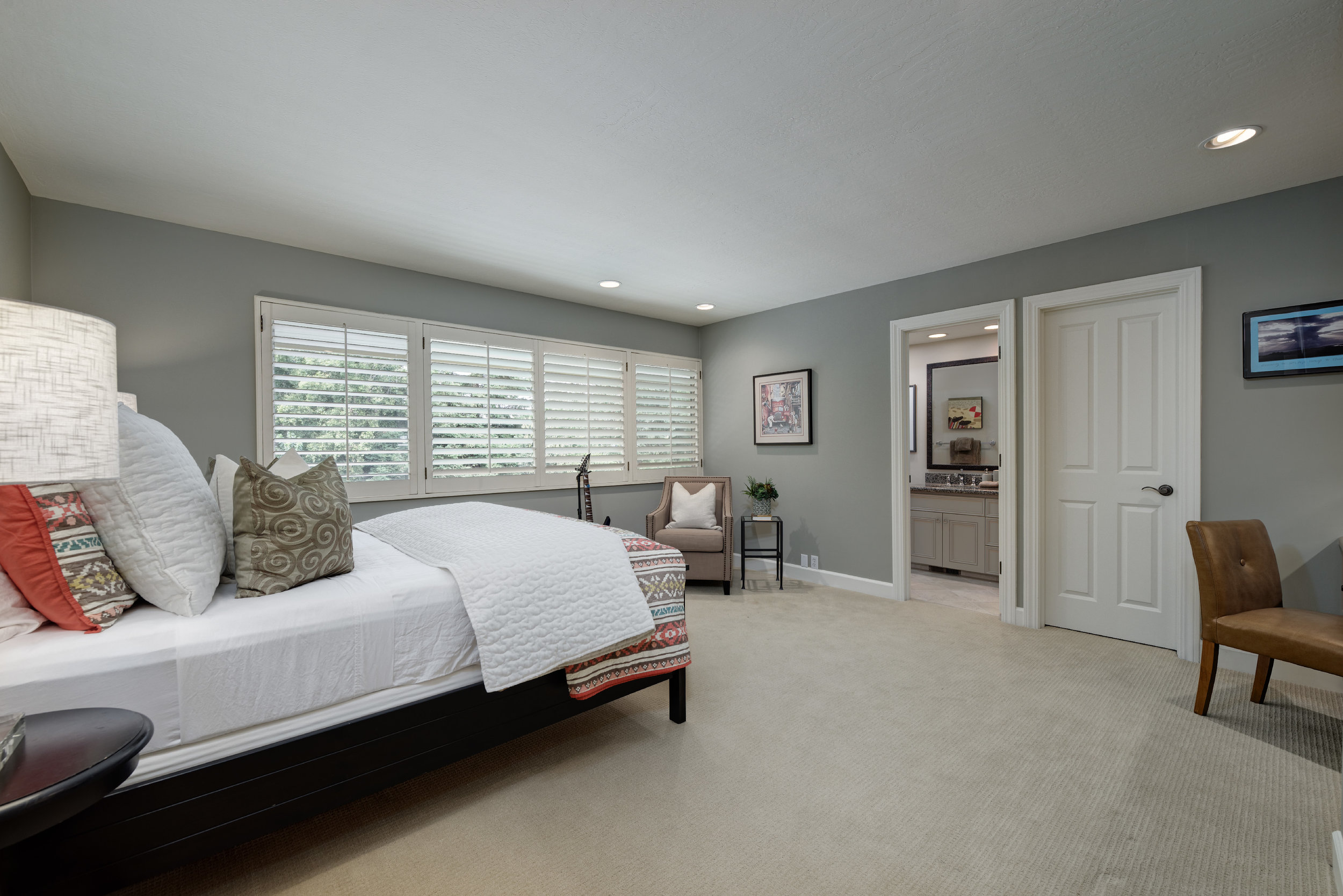 24_Bedroom with en suite.jpg
