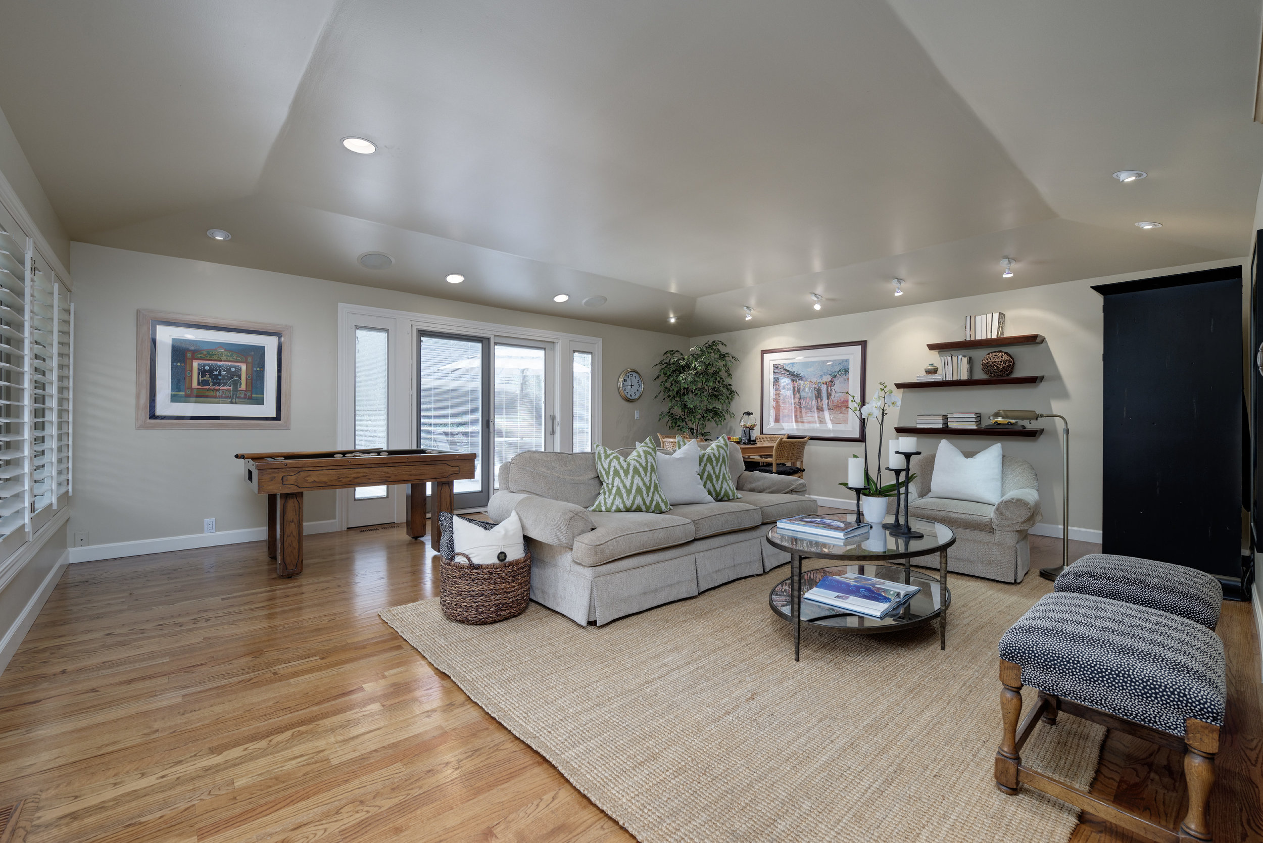 29_Family room towards courtyard.jpg