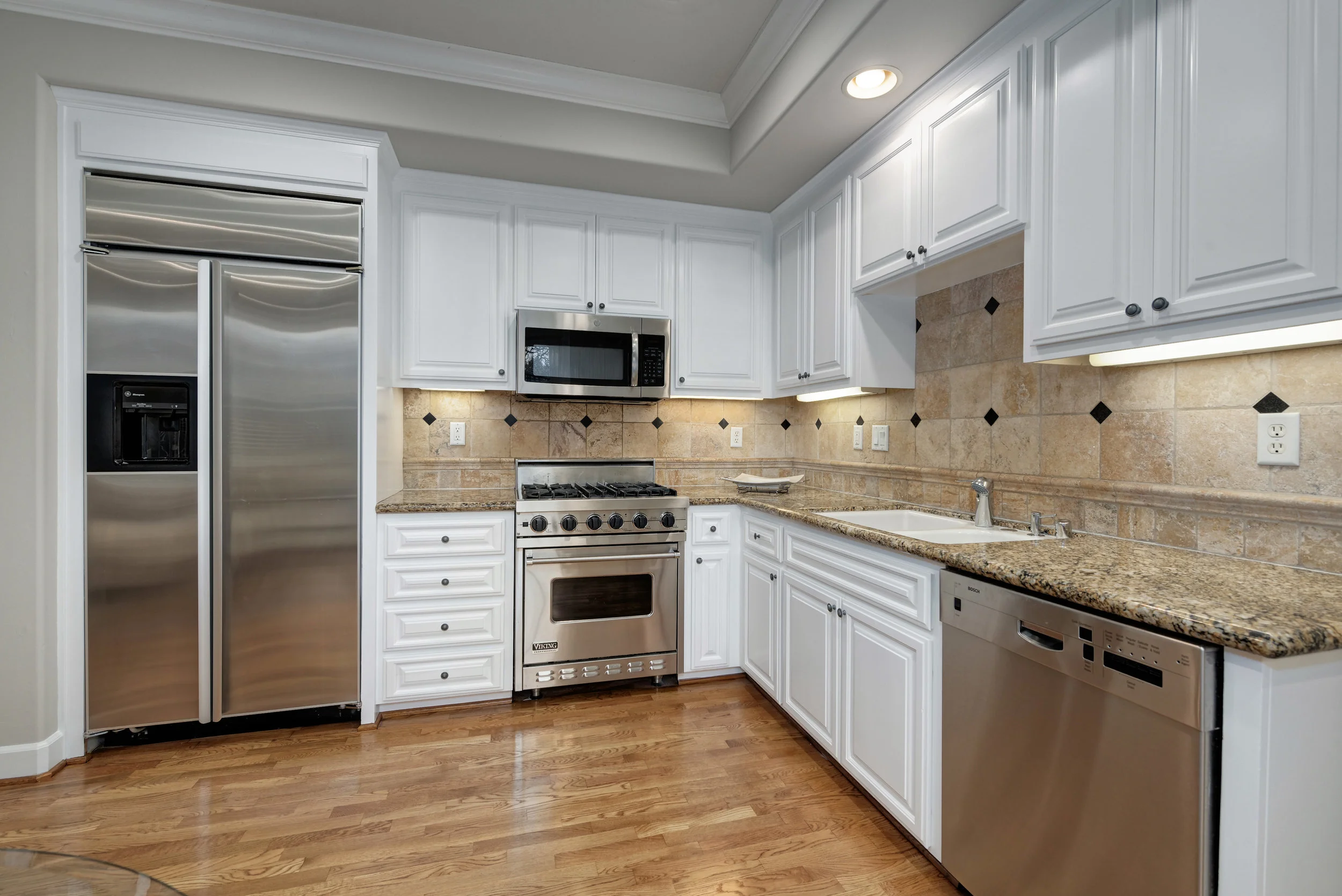Kitchen2_100 Boyer Ln_Ducky Grabill Real Estate.jpg