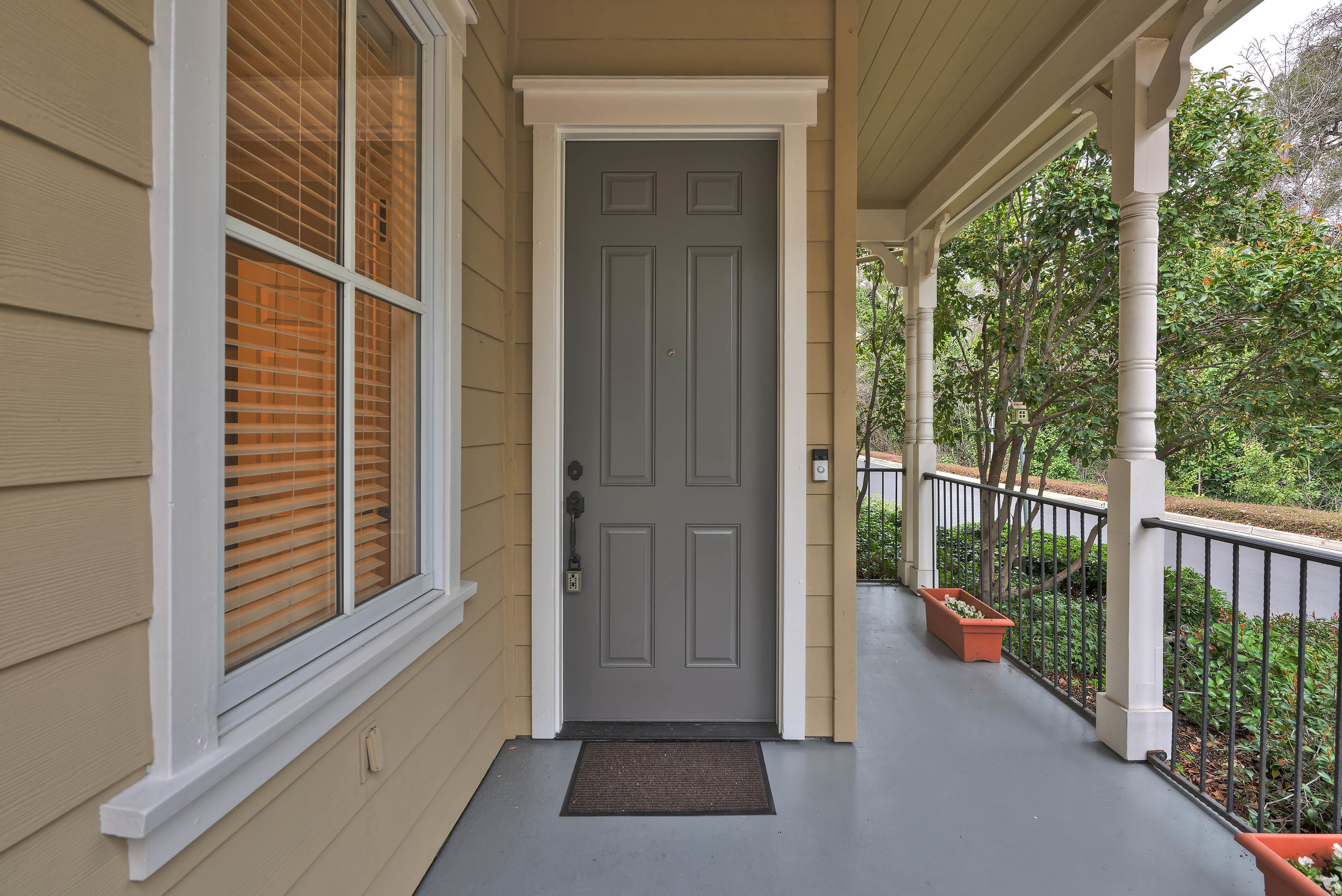 Frontdoor_100 Boyer Ln_Ducky Grabill Real Estate.jpg