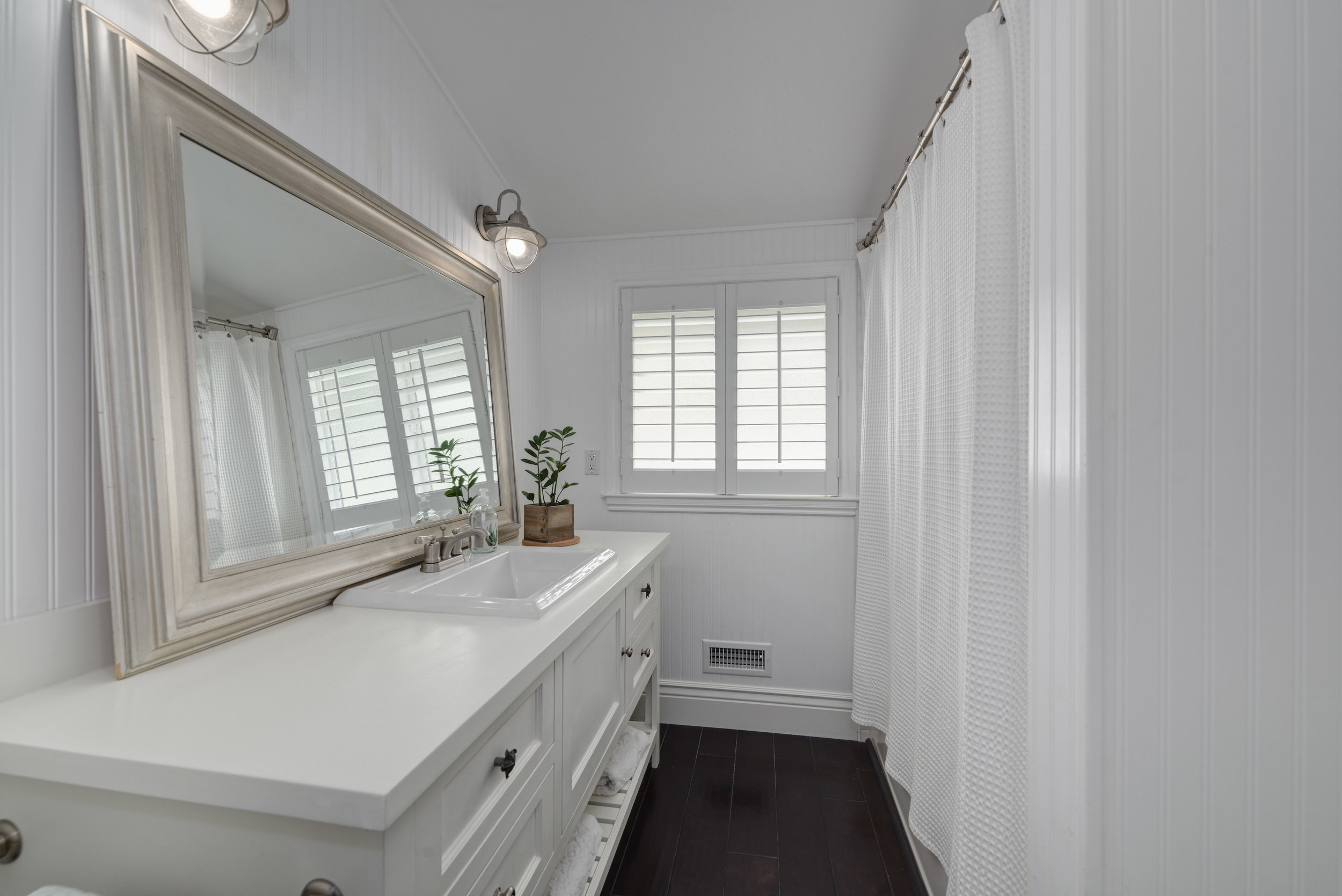 Bath1_112 Spring S_Ducky Grabill Real Estate.jpg