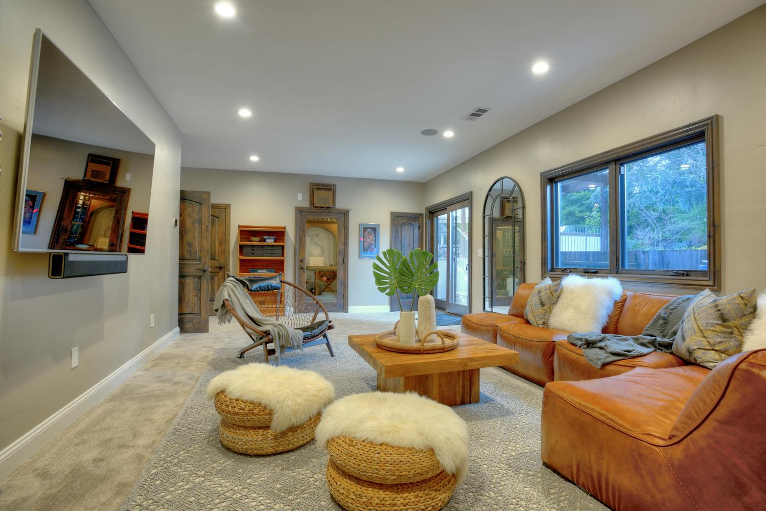 15977 Grandview Dr Monte-large-031-5-Family Room View to Wine-1500x1000-72dpi.jpg