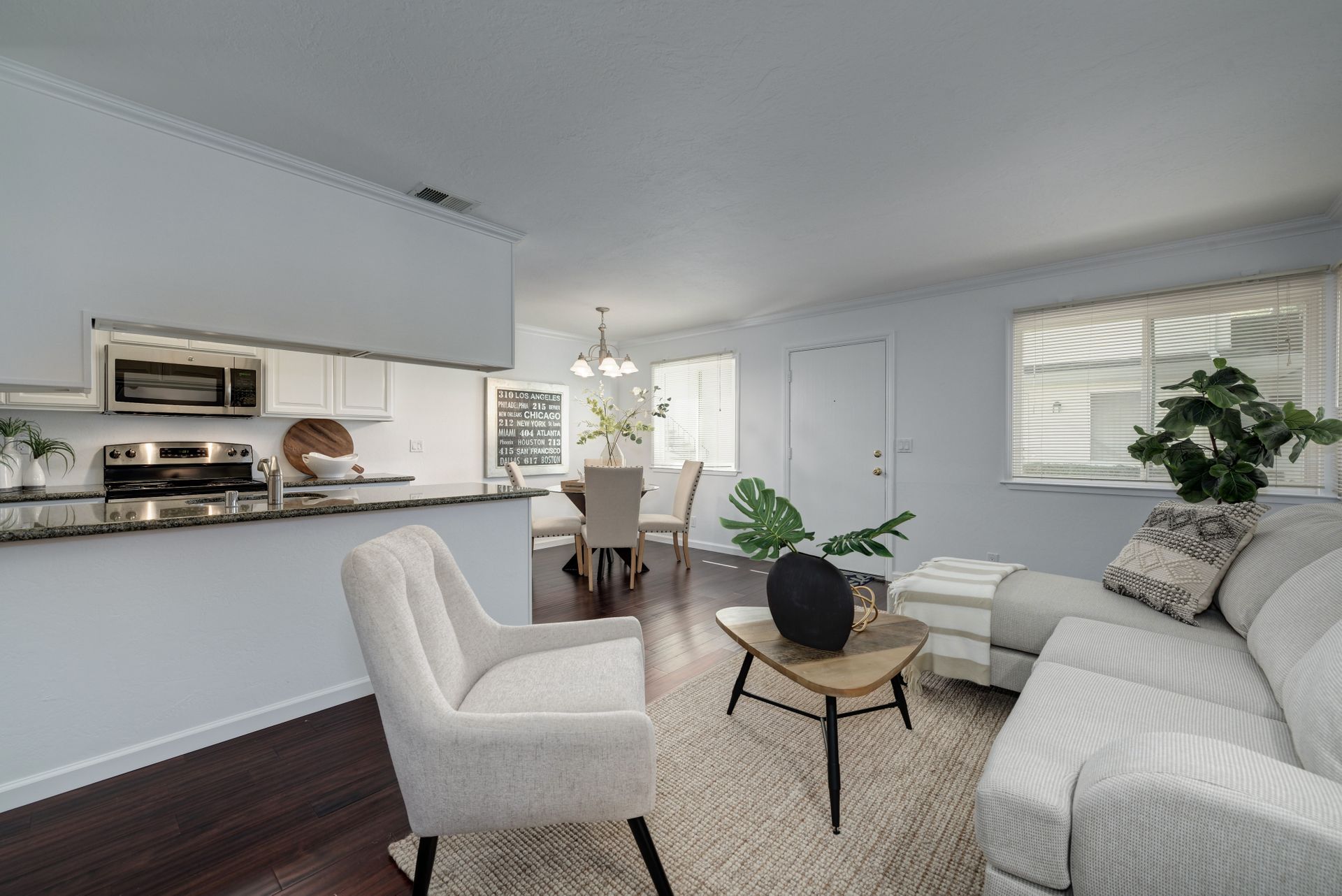 7_Living Room.jpg