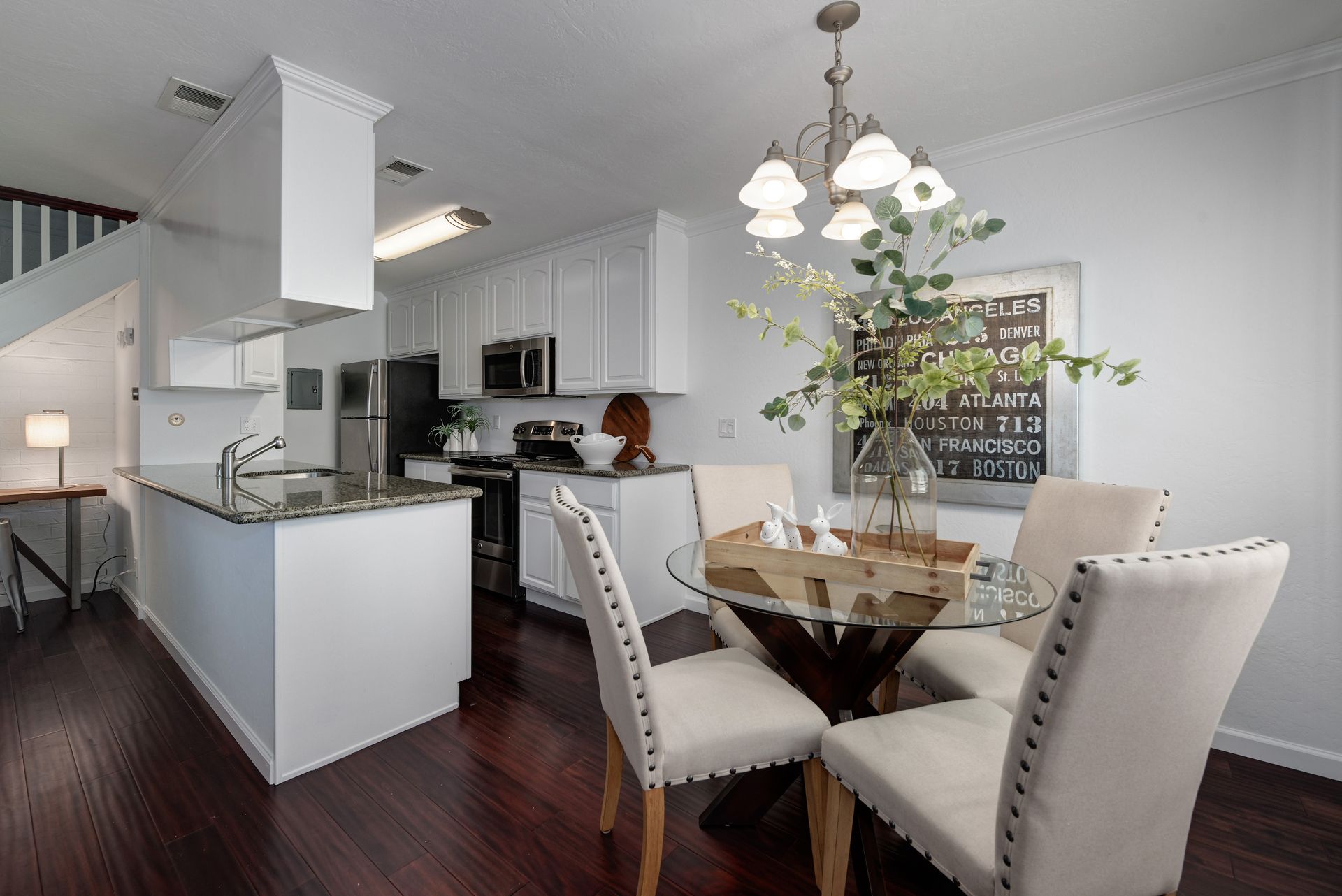 9_Dining Room.jpg