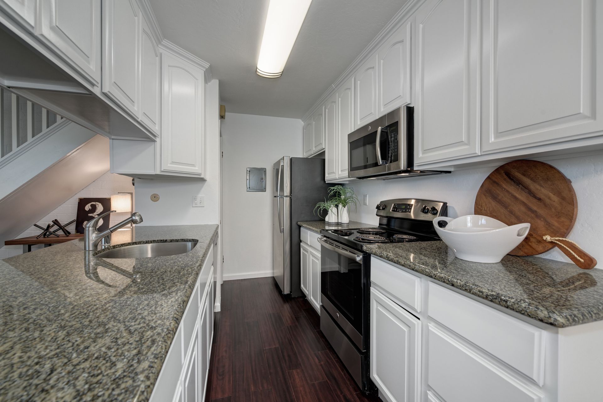 10_Kitchen.jpg