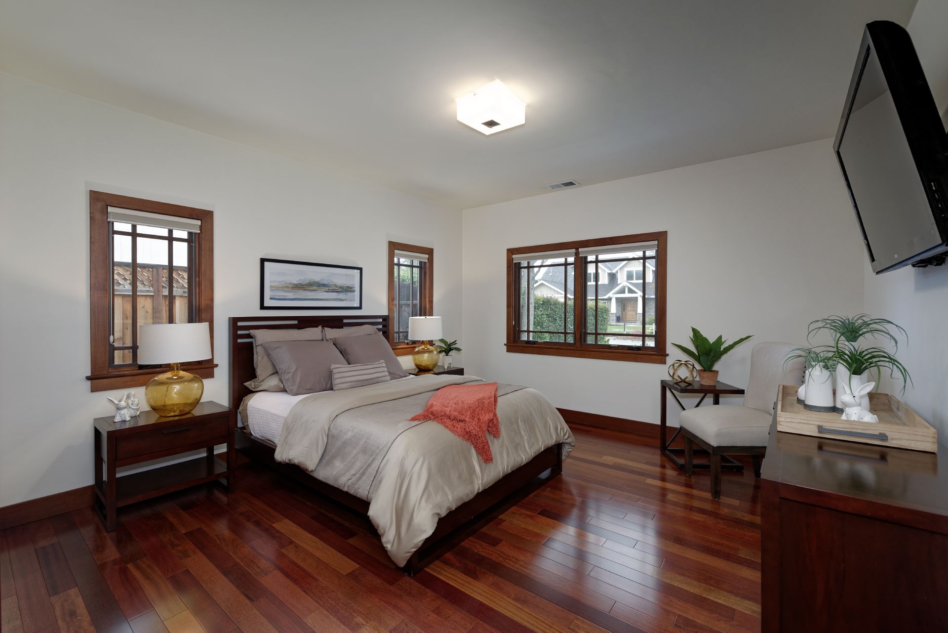 24_Bedroom.jpg