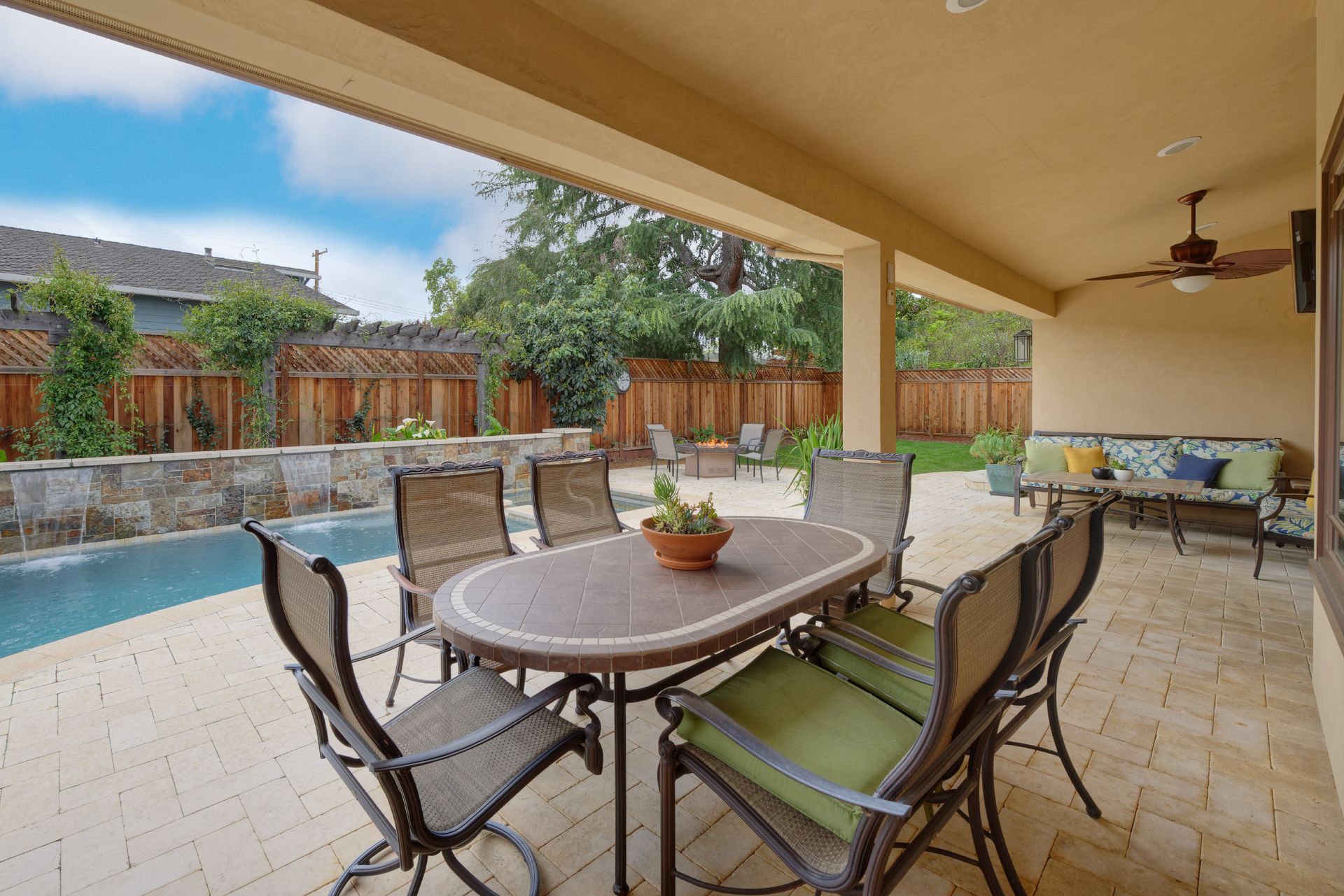 27_Patio.jpg