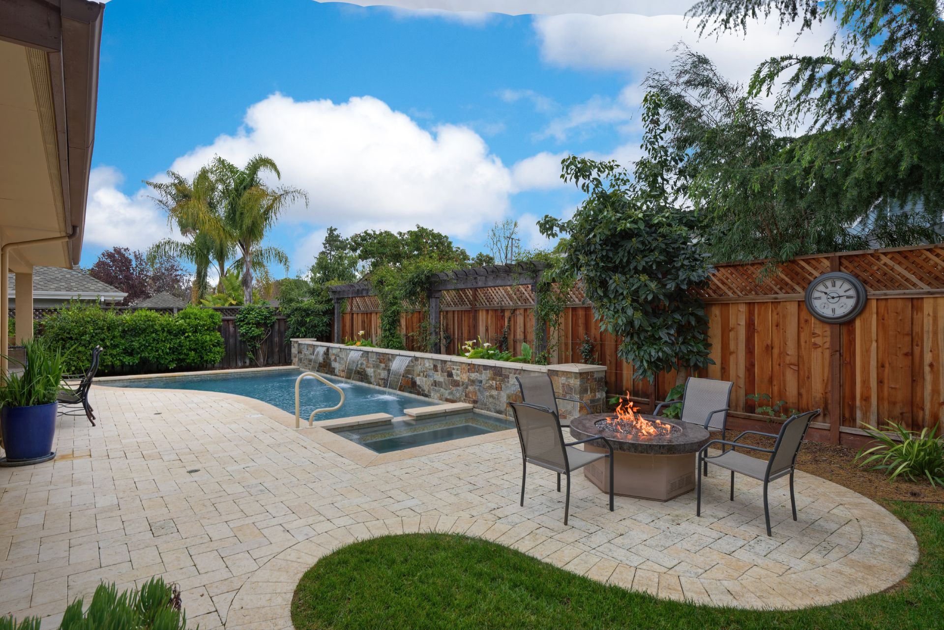 33_Backyard.jpg
