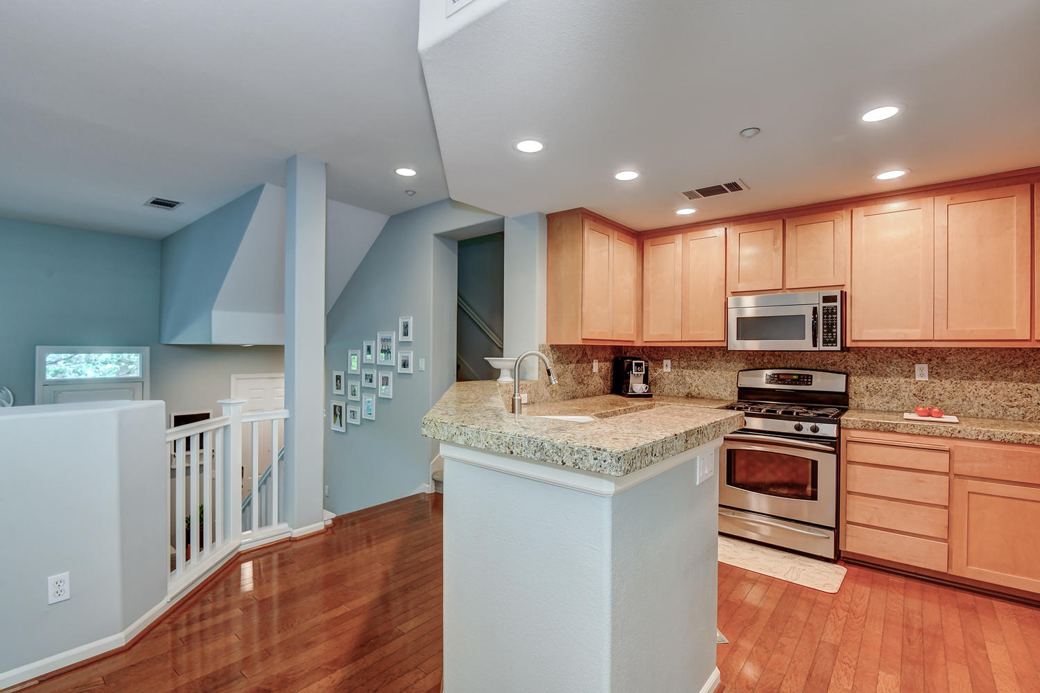 862 Georgetown Pl San Jose CA-large-012-20-Kitchen One-1500x1000-72dpi.jpg