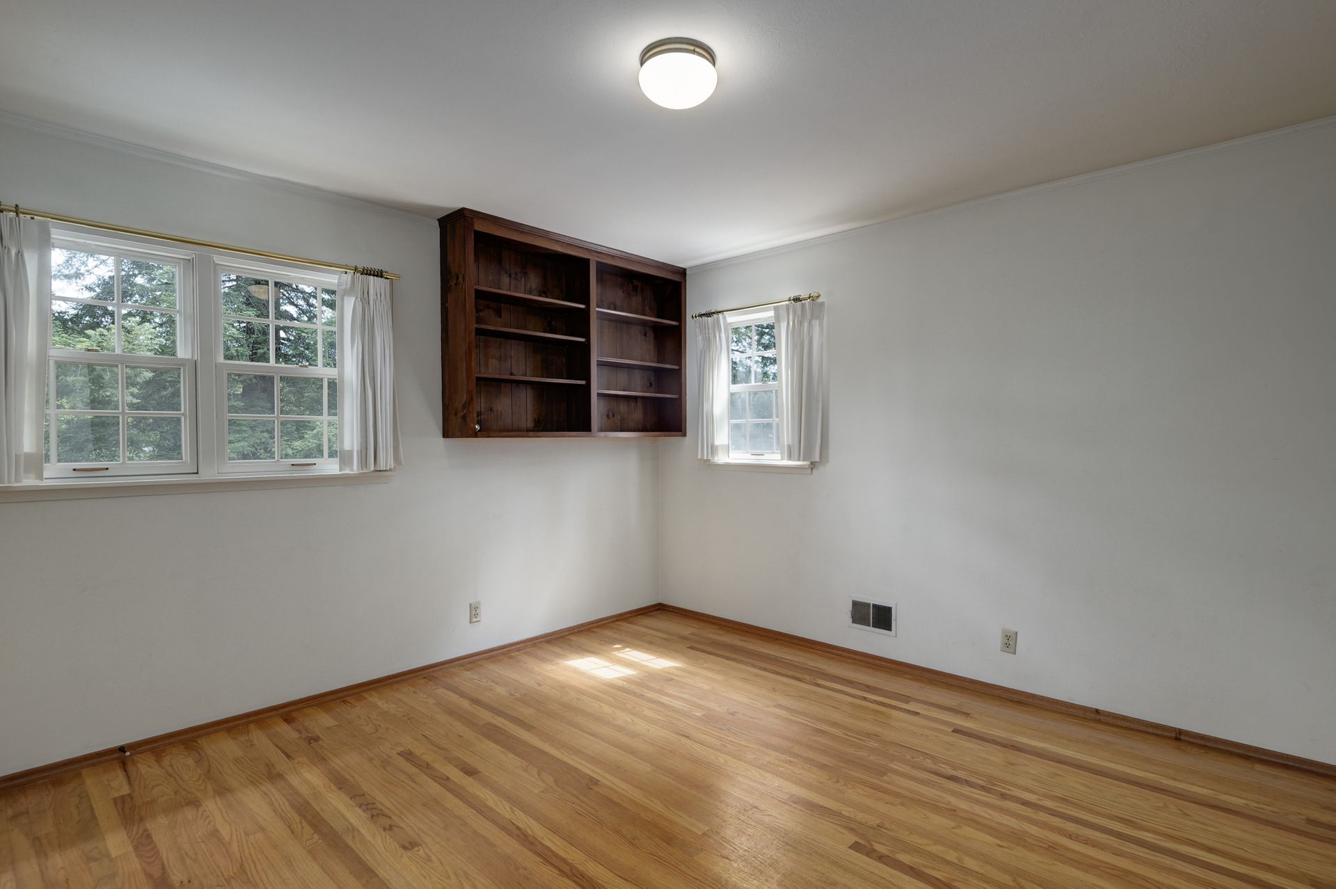14_Bedroom.jpg