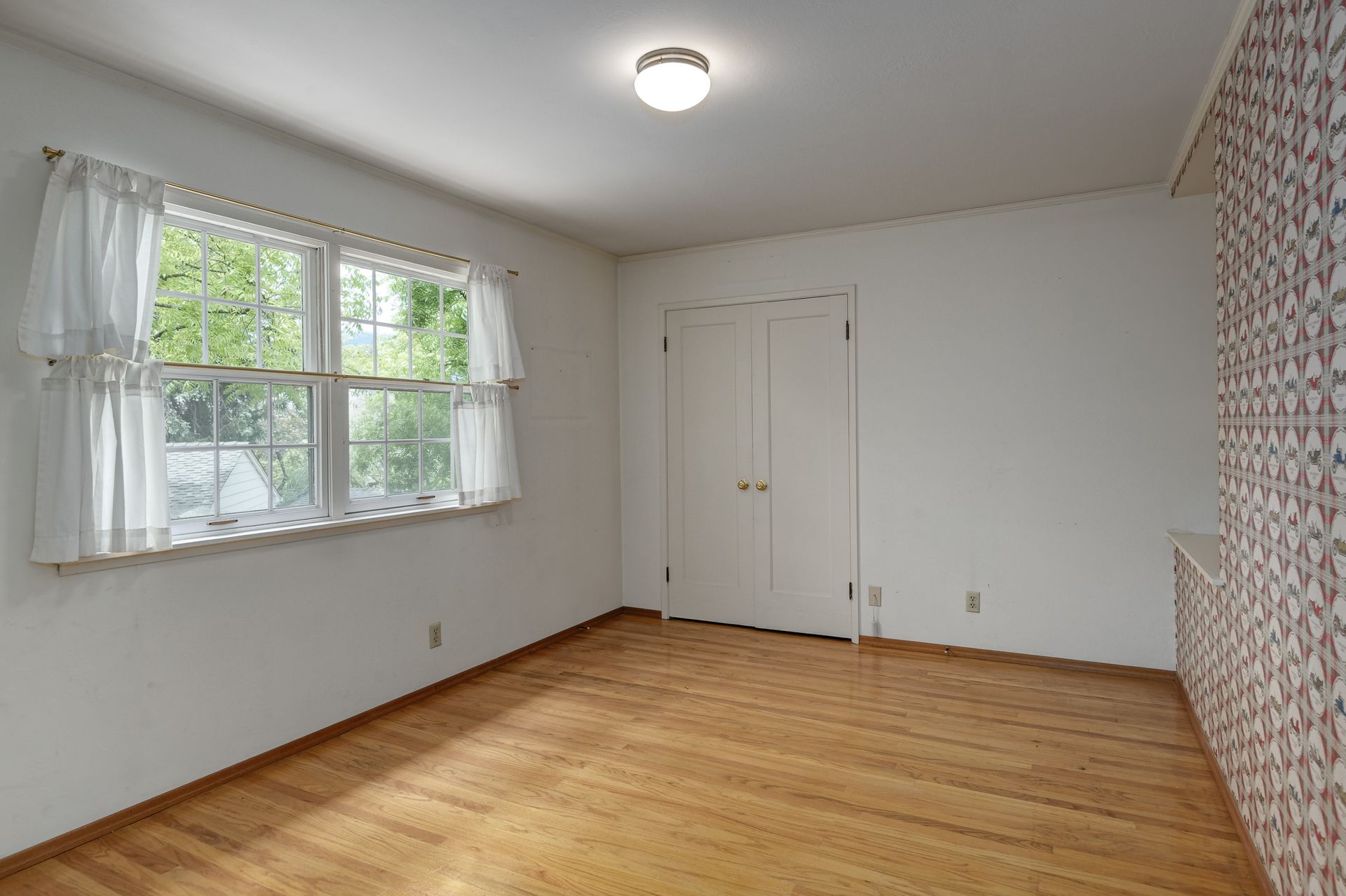 17_Bedroom.jpg