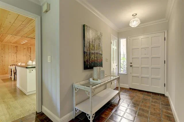 entryway.jpeg
