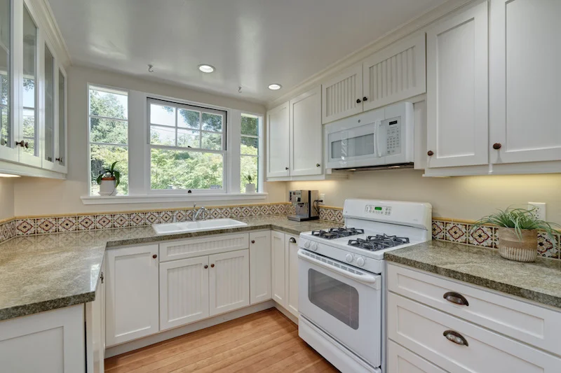 8_10Kitchen.jpg