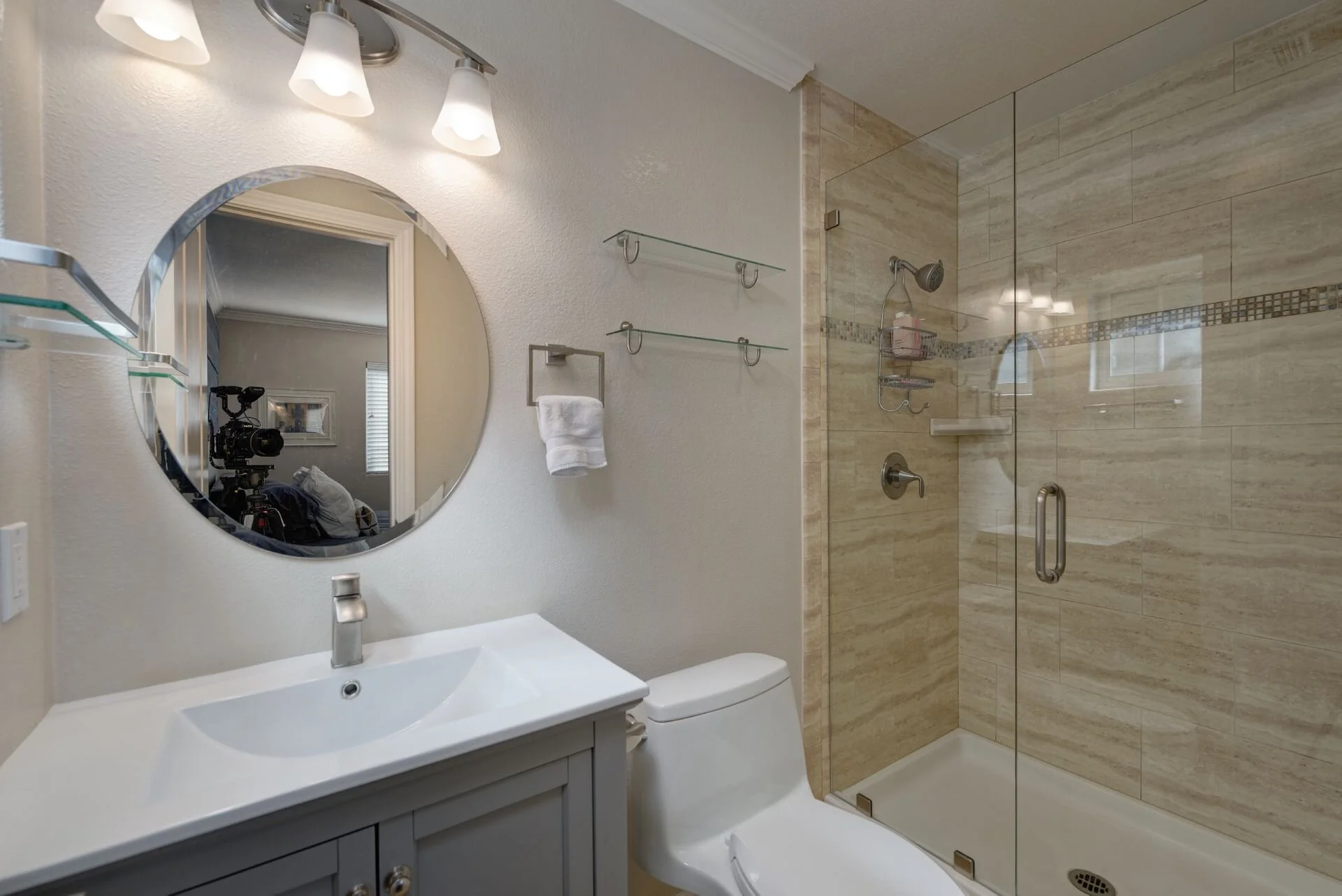 13_Master Bathroom.jpg