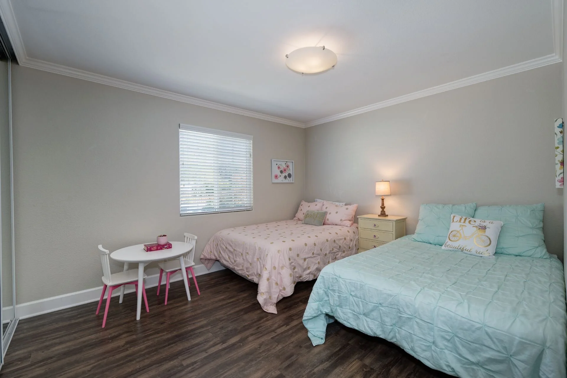 14_Bedroom.jpg