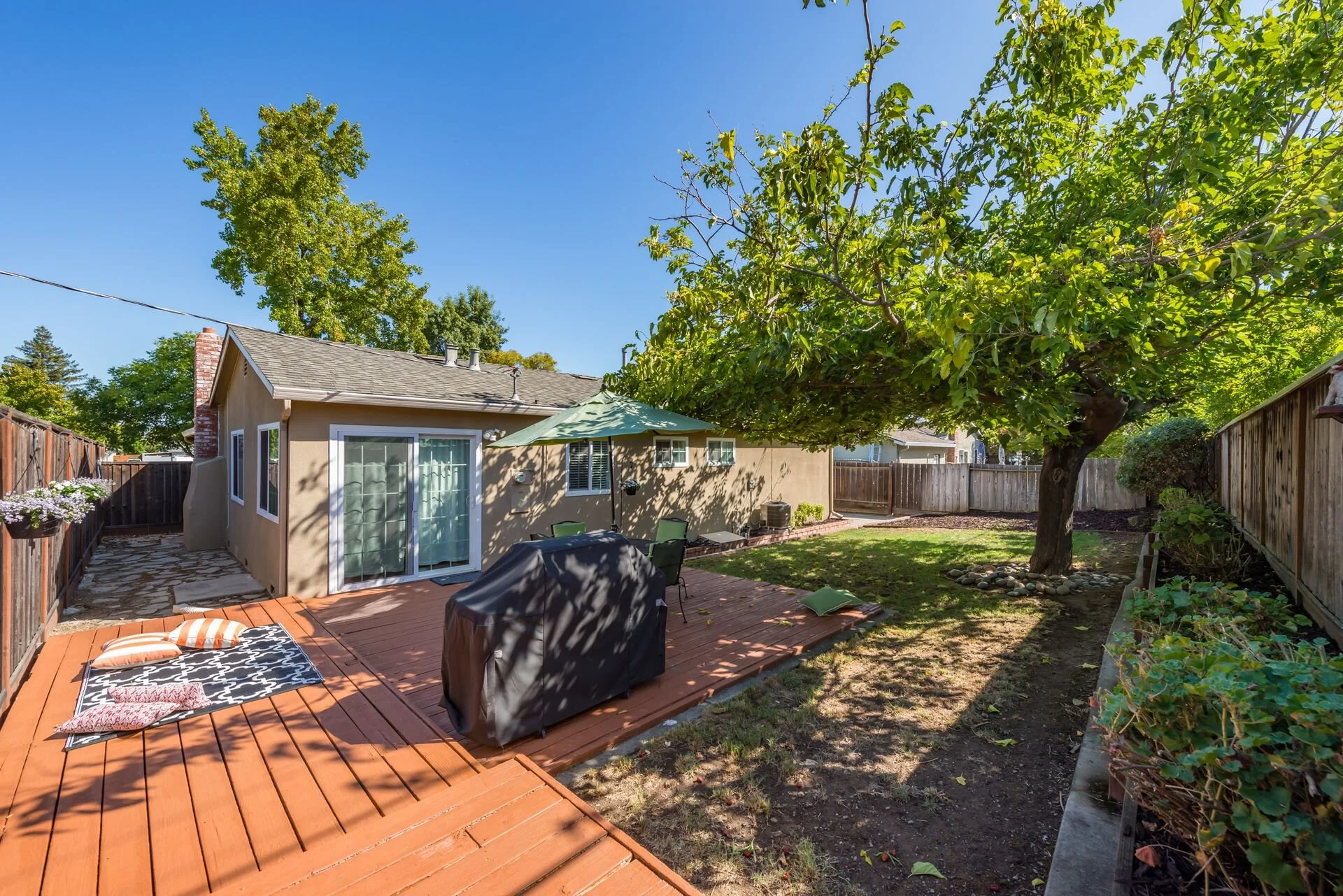 17_Backyard.jpg