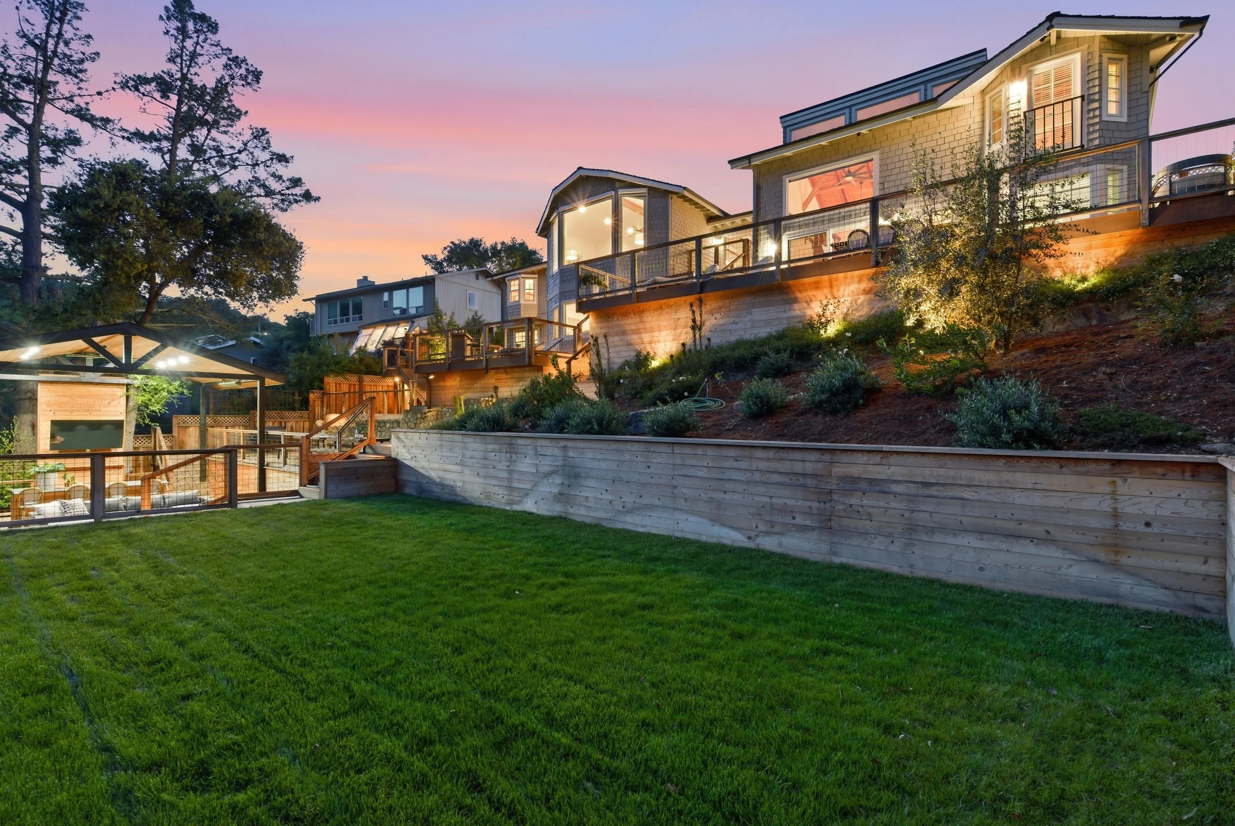   ACTIVE  86 Central Ave, Los Gatos   5 beds / 4.5 baths / 3,912± sq ft / 15,000± sq ft lot 