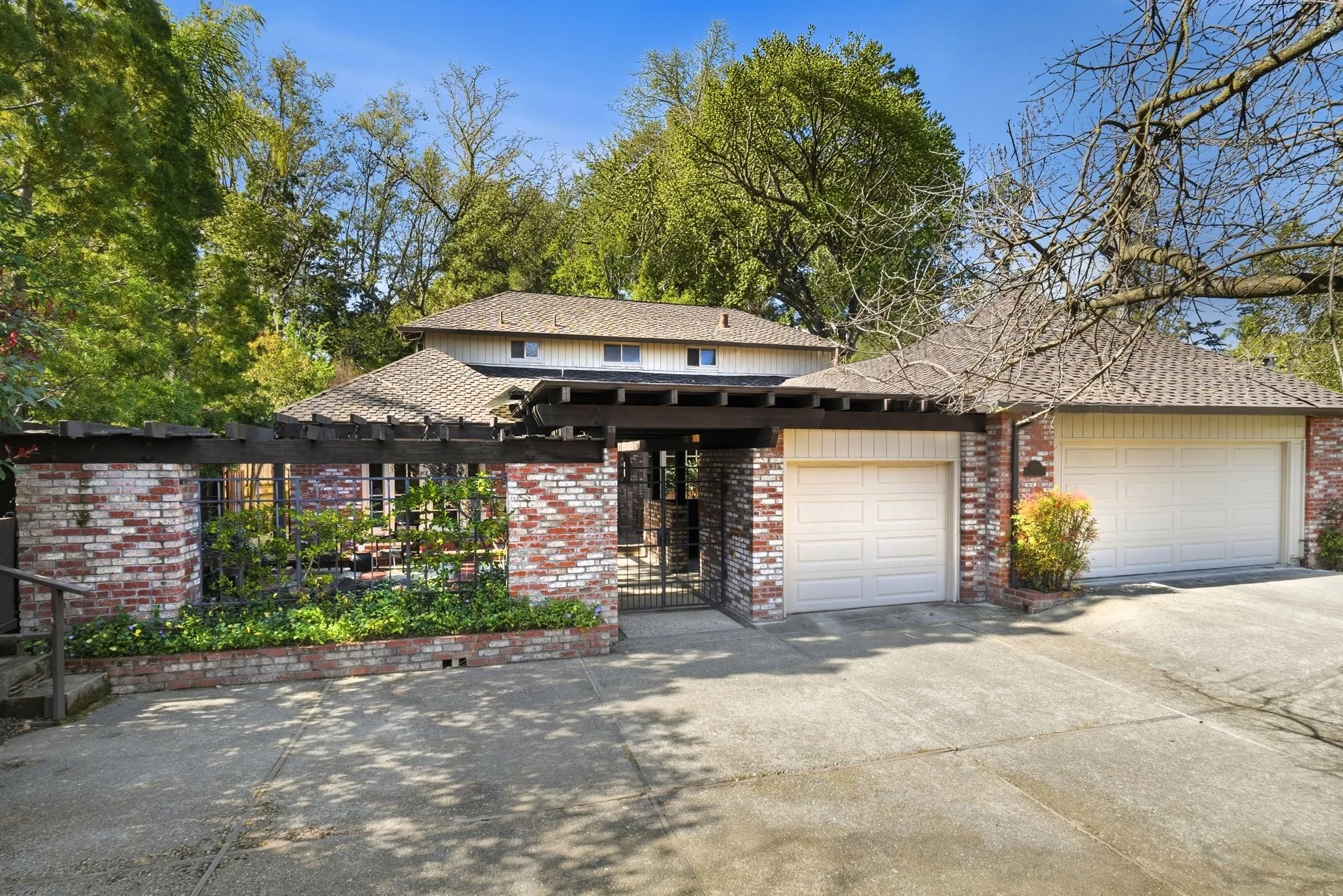   ACTIVE  16345 Alexander Ave, Monte Sereno   4 beds / 4.5 baths / 2,965± sq ft / 12,517± sq ft lot  