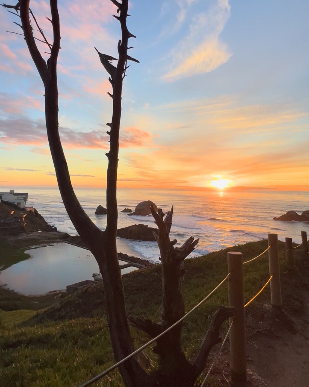 Sharing this sunset view over the San Francisco Bay 🌅

Do you know spending time in nature, even for a few quiet minutes, can help calm your mind, regulate your nervous system, and bring you back to the present. The colors of the sky, the sound of t