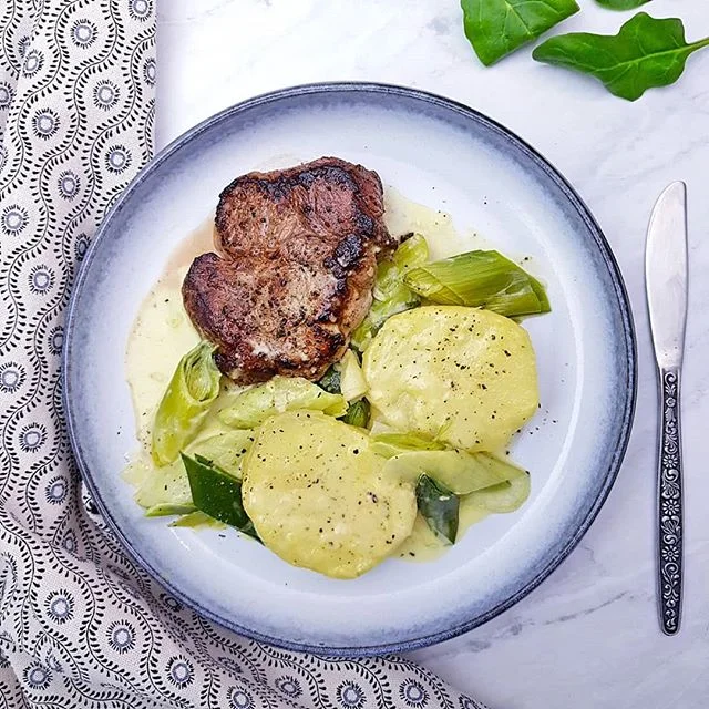 Today's test recipe is this mouth-watering steak w/ potatoes &amp; leeks poached in stock, cream, and bay leaf. Think I've found a winning combination! What do you think?x
.
.
.
.
.
.
.
.
.
.
#tasty #tinybudgetcooking #steak #meat #foodie #yes #hot #yum #delicious #hungry #feedme #foodporn #eeeeeats #yummy #delish #cook #recipe #lunch #nomnom #foodgasm #picoftheday #photography #food #home #protein #veg #beauty