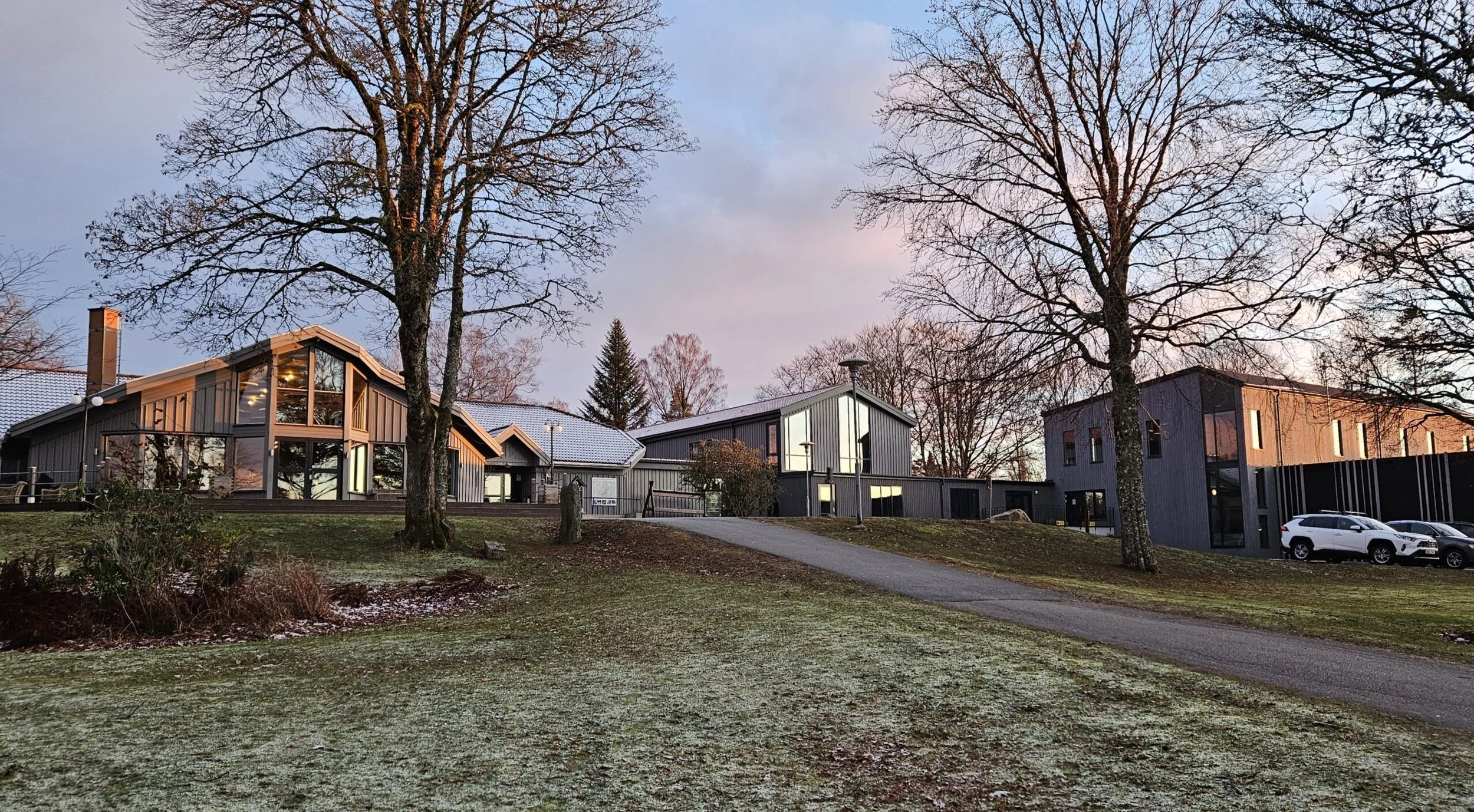 Hotell-Lassalyckan-exteriort-scaled.jpg