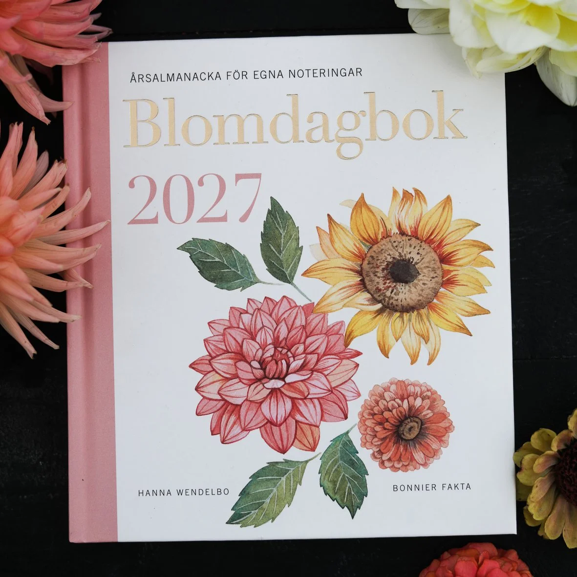 BLOMDAGBOK 2027-Signerad