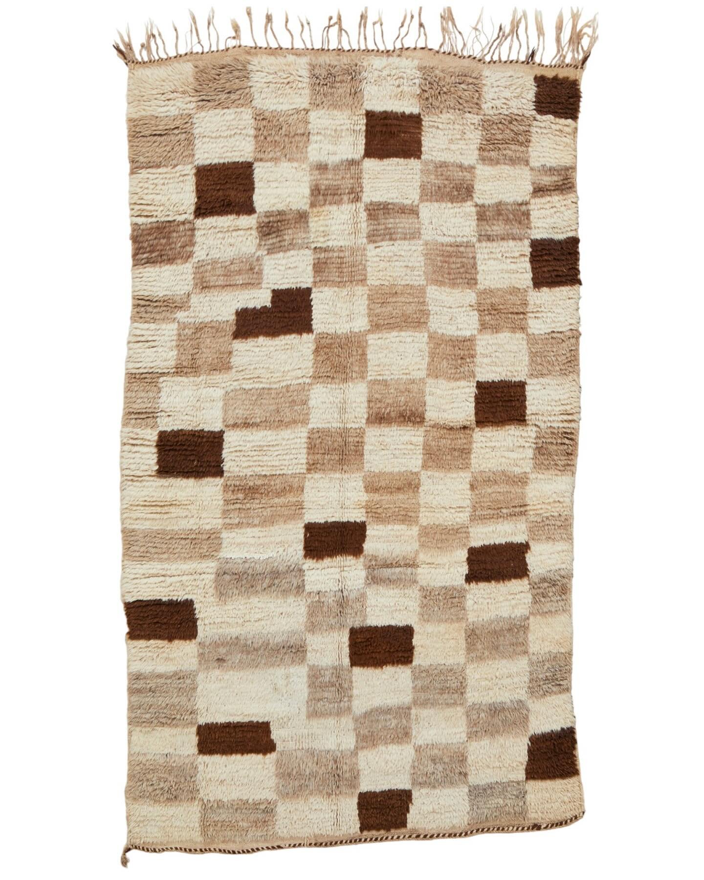 🤎 Muddy brown is not just for outside! 💛 

These Azilal rugs have a silkier look and feel, the colours are warm, natural, and surprisingly easy to decorate with. They would look wonderful in a bedroom, living room or cosy corner of a kitchen.

Scro