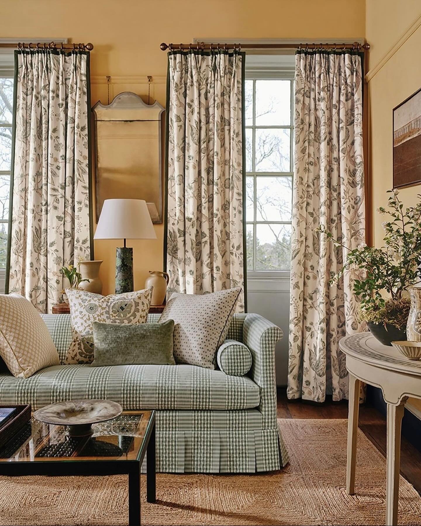 🌱Spring has sprung @colefaxandfowler 🌱with a beautiful collection of fabrics and what an elegant  room to showcase our Robertson rug!

The good news is the Robertson rugs are back in stock on Monday so pre-order them today and you will receive them