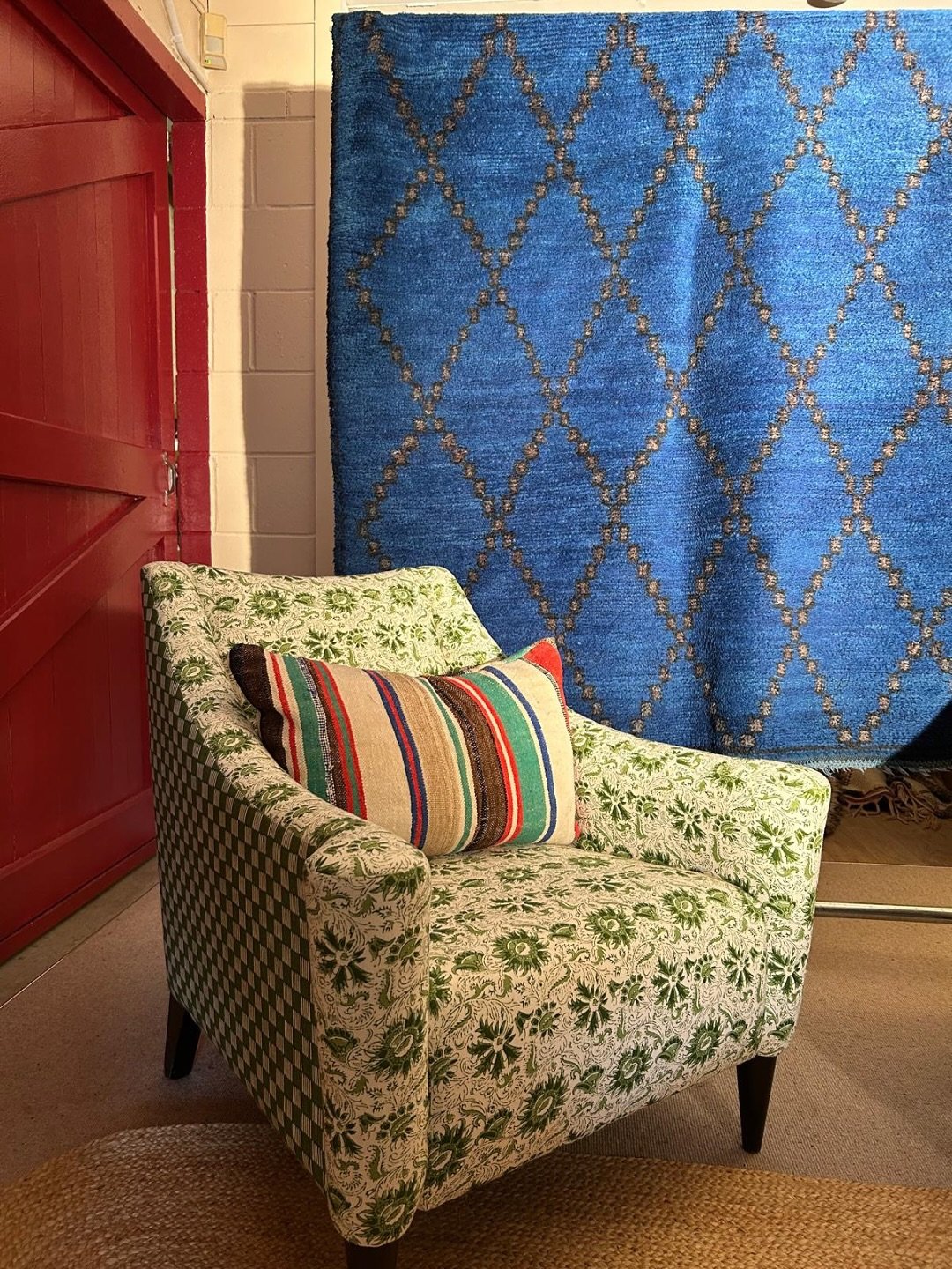 🔷 Beni Mguild Zreq 🔷

This was a great find - a rare colour for rugs of this type; and a beauty too!

Beni Mguilds are incredibly thick rugs with a beautiful reverse side as well. Found on our recent trip, this beautiful blue rug is 100% wool and h