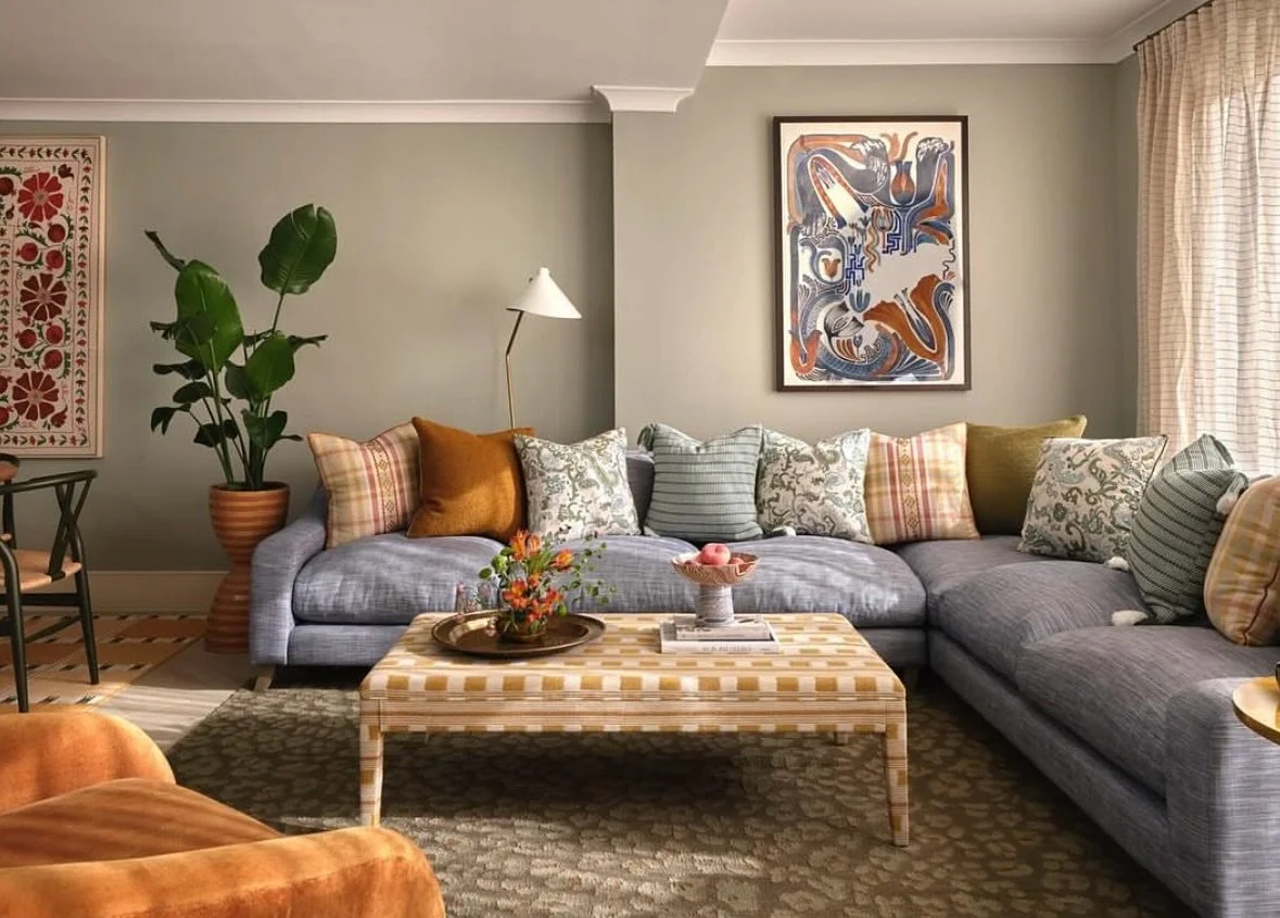 There is room for everyone on this sofa!

An inviting sitting room by @studiowarnars with our new Leopard green rug. 💚 

Mixing patterns in the same color family makes this feel fresh but still cohesive and cosy. 

#HomeDecorInspo #LivingRoomGoals #