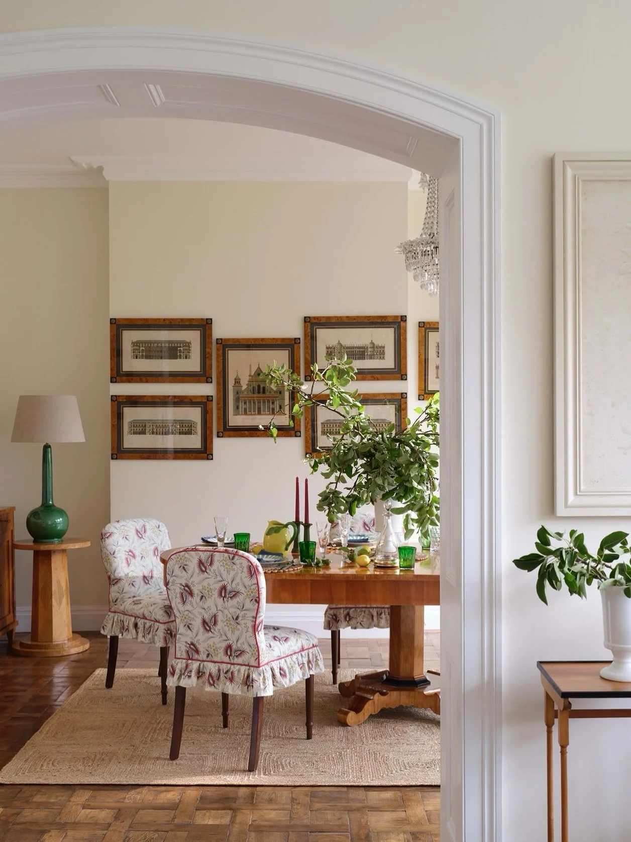 The Robertson rug is our most popular jute rug because of its close weave, subtle design and the way it suits all rooms. It can be ordered online in several sizes or be made bespoke. 

Unlike many jute rugs, it&rsquo;s designed to lie beautifully fla