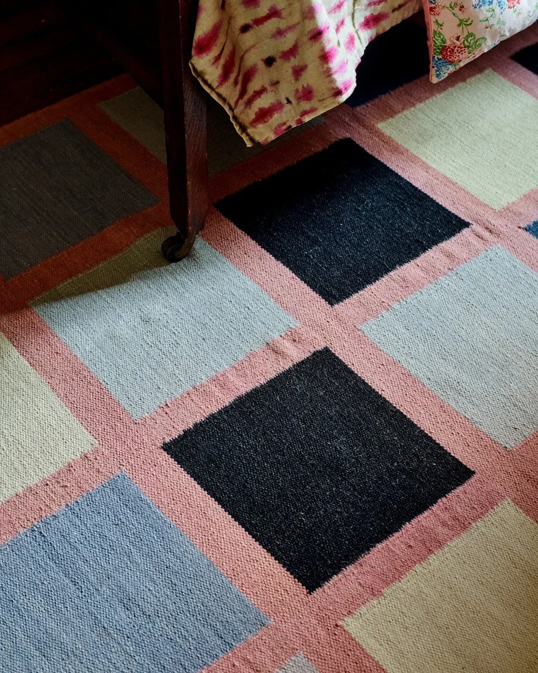 Still thinking about a new rug? 

Our Everyday Collection is on sale now! But not for much longer! 

Shop today and you&rsquo;ll have new colour &amp; stripes in your home by the end of the week! 

📸 Close up details of our Patchwork, Rose stripe, L
