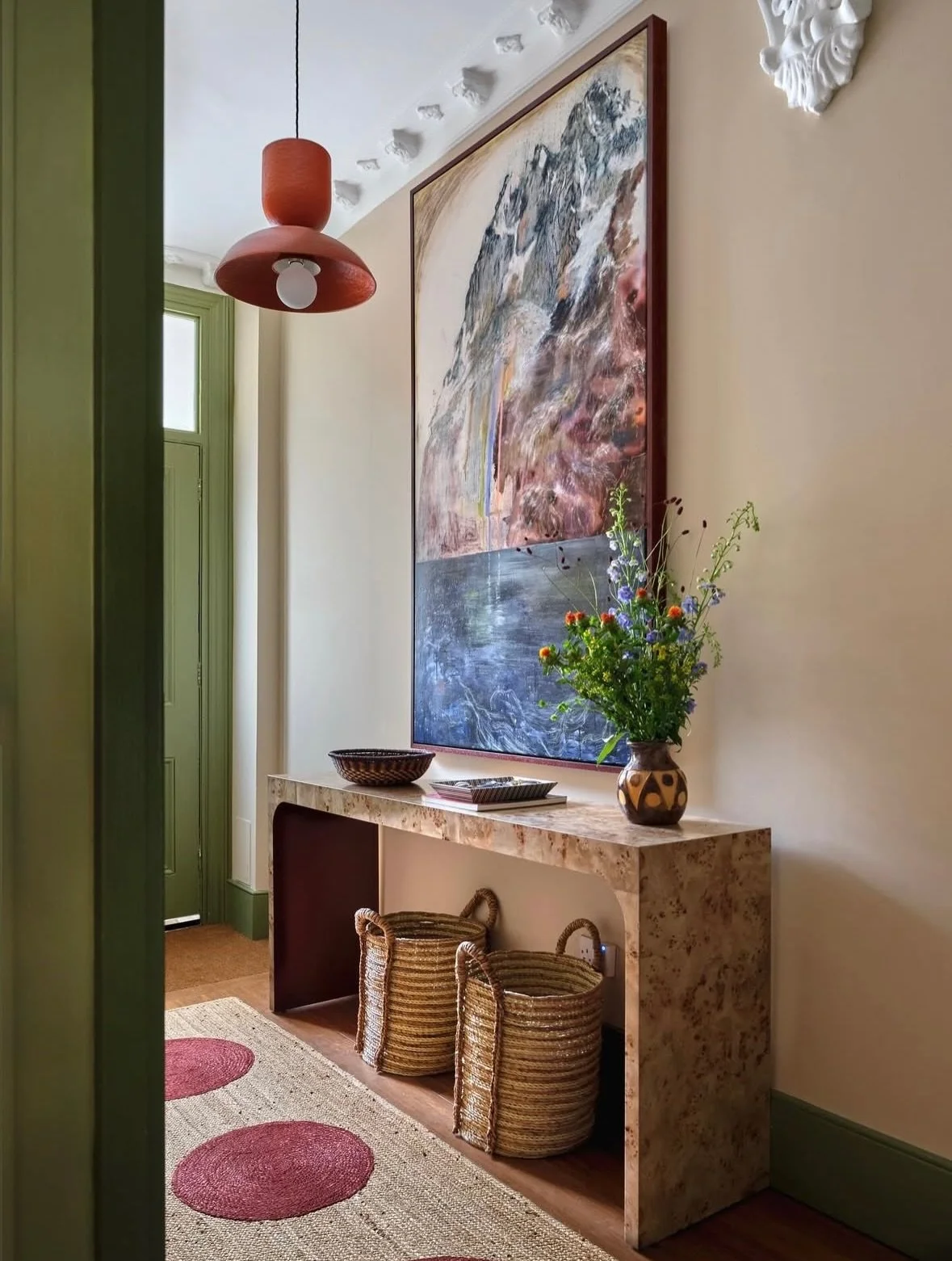 A clear hallway for a fresh start to 2026!
A runner is a simple change that makes your hallway feel new again. Needed after the holidays! 
 
Our Super Moon rug pictured in this calm entrance by @studiowarnars is available to order for a February deli