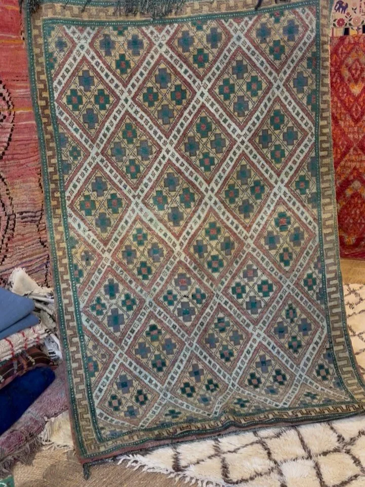 ✨ Rug of the week ✨

A unusual green Beni Mguild, handwoven in Morocco&rsquo;s Middle Atlas Mountains. 

What makes these rugs special is the two-sided construction &mdash; a clever, traditional design where one side carries a deeper, softer pile for