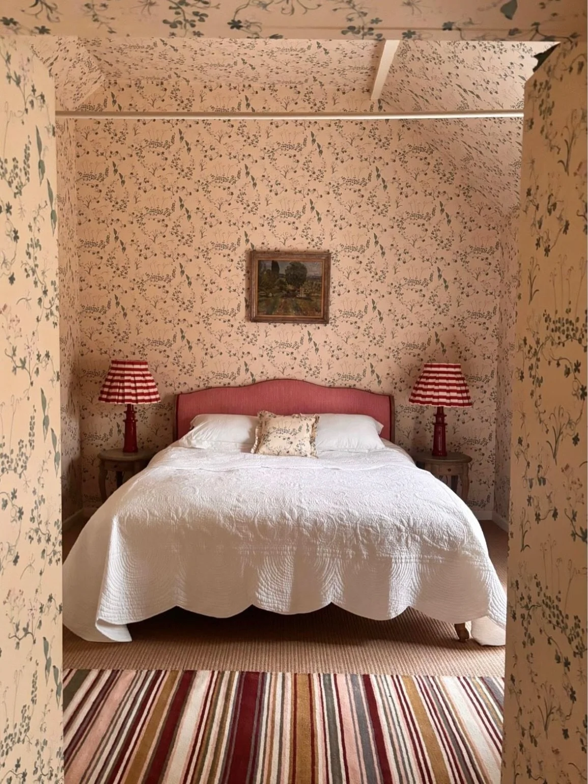 What a beautiful bedroom to wake up in! with @barnebygates @willowcrossleycreates wallpaper and our Claret stripe rug. 

It is hard to always know what will work with what in a home, especially if you&rsquo;re not matching colours, until you put them