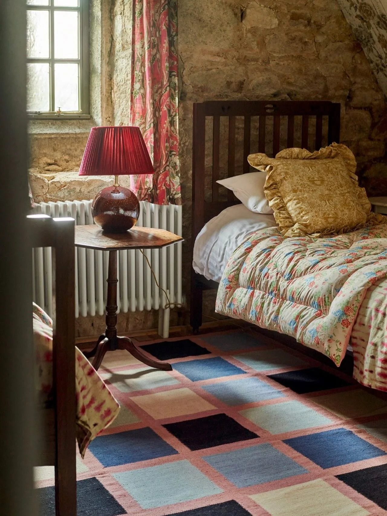 If only every morning was this calm!☺️ 

Patchwork rug, one of the ones I designed with my great friend Sally from @blackshorestudio as part of The Everyday Collection, available to order online in any size. Happy Saturday! 
 
#ruginspo #patchworkrug