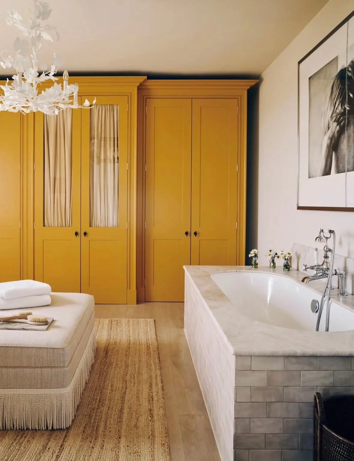 Does anyone else wish their bathroom was so comfortable and roomy that it didn&rsquo;t  feel like a bathroom at all?! 

@christian_bense&rsquo;s latest Somerset project does just that with hand embroidered curtains, a fringed ottoman, our Classic jut