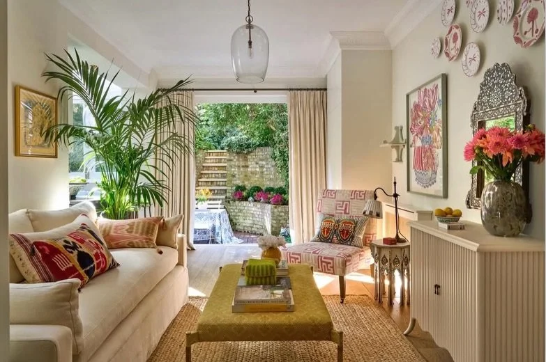 From blank canvas&hellip; to being Easter weekend ready! 🌺 🐣 

Suddenly it feels like Spring indoors with a little extra sunshine and lovely evening light. At last - open those doors! ☀️ 

📸 For anyone hoping to do a bit of a make-over this Spring