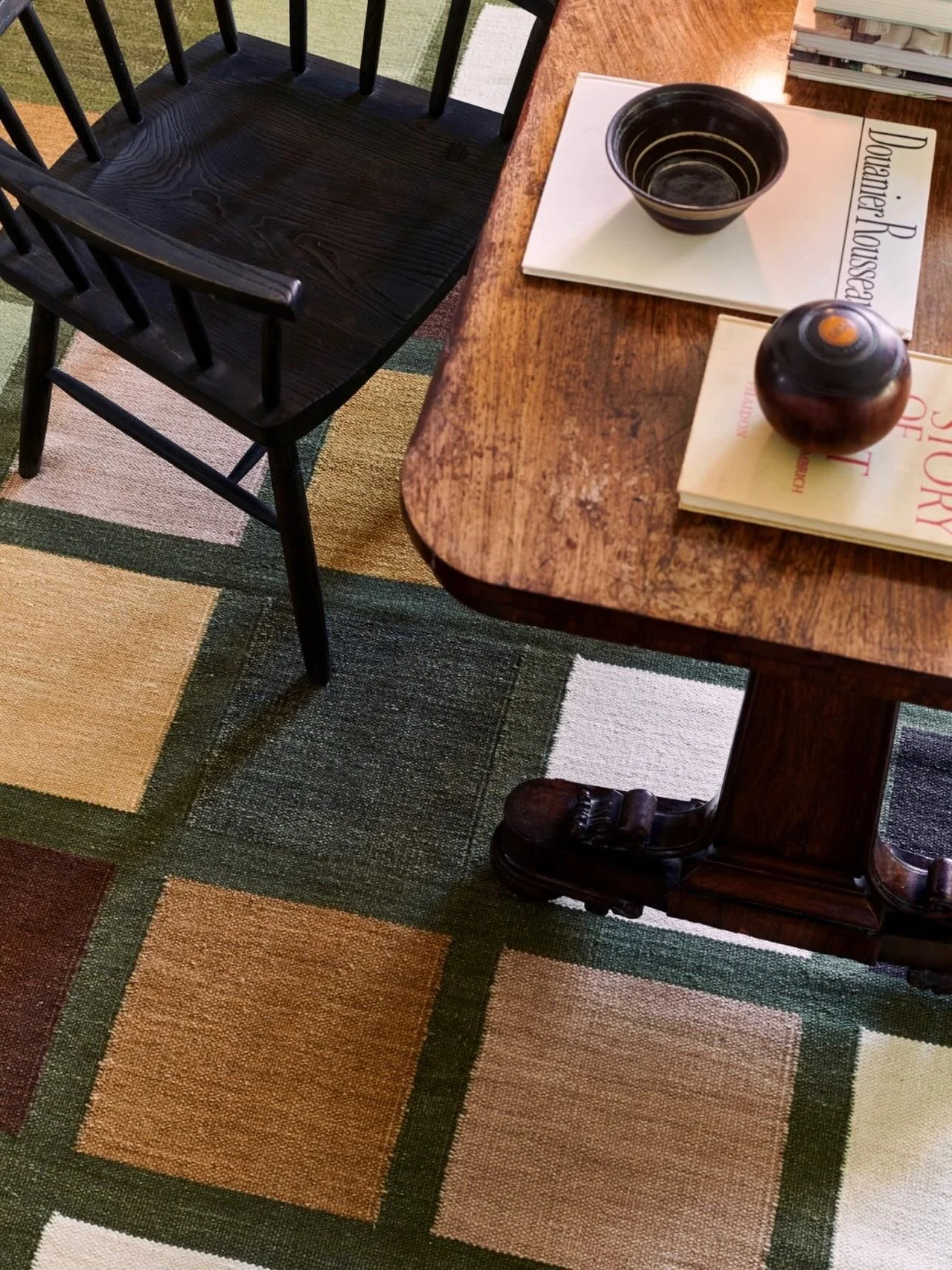 Back to work after a glorious Easter weekend 🐣 🌟
Smarten up your office space with our patchwork rug designed with @blackshorestudio - only one left in stock, 215 x 285 cms, although can be made to measure too.

📸 @pollywreford 

#backtowork #offi