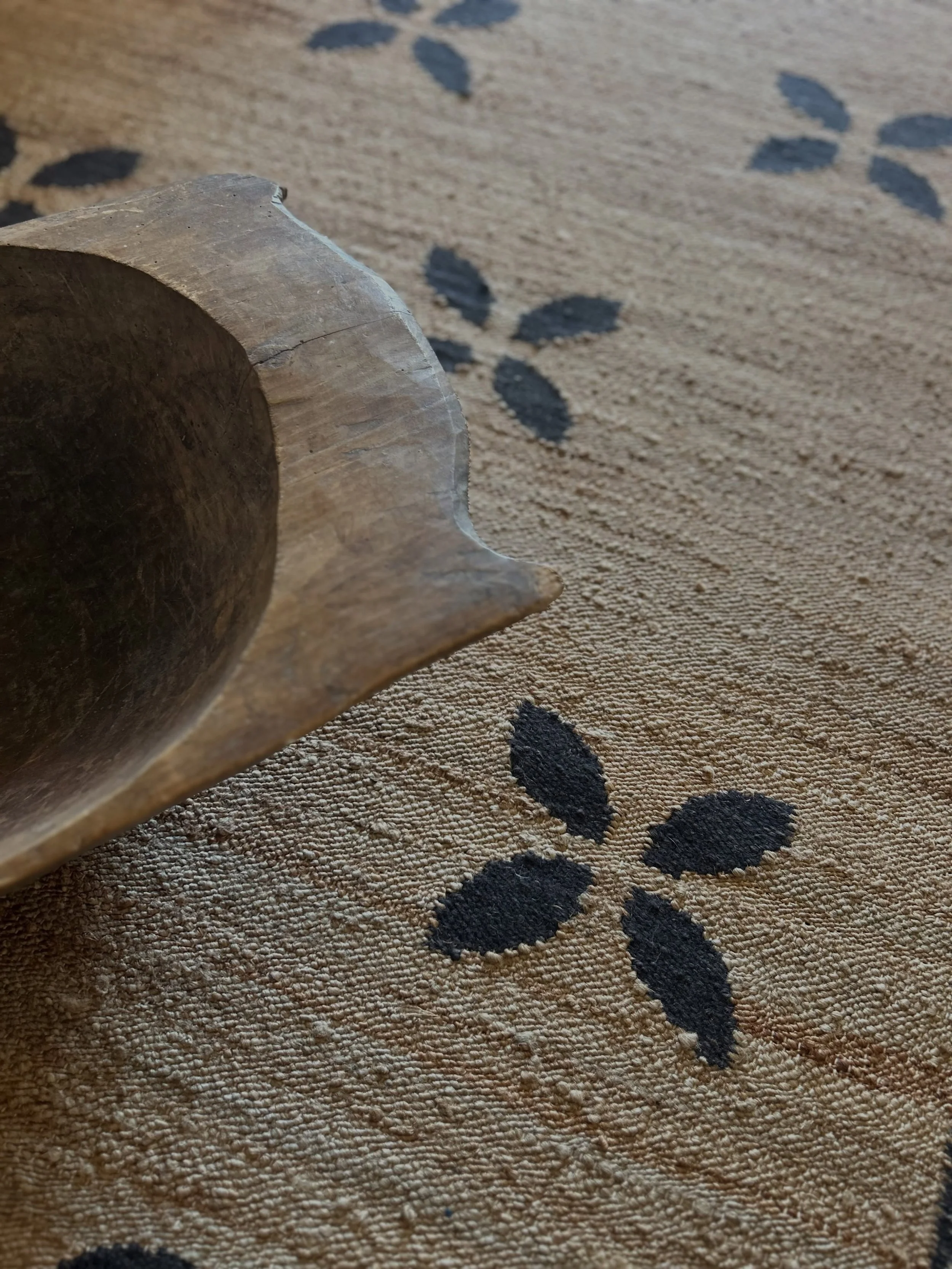 Meet Zella! 🤎 
Part of our new Atlas Collection, this jute and wool rug is inspired by the enduring beauty of Moroccan tiles.
Rich in texture, easy to style and available in several colourways. This is chocolate, but look out 👀 for the sky blue and