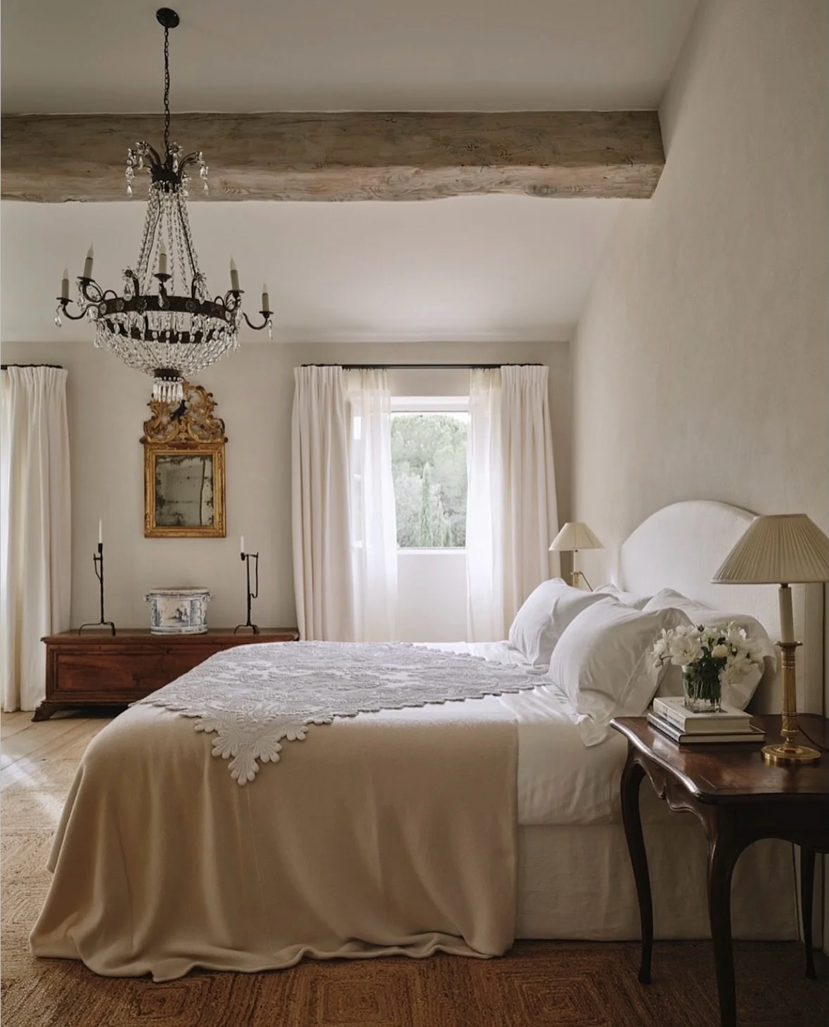 Robertson rug in Provence. Holiday dreaming&hellip; not long now. ☀️🤍

📸 Interior design by @johntanner Photography @horwoodphoto