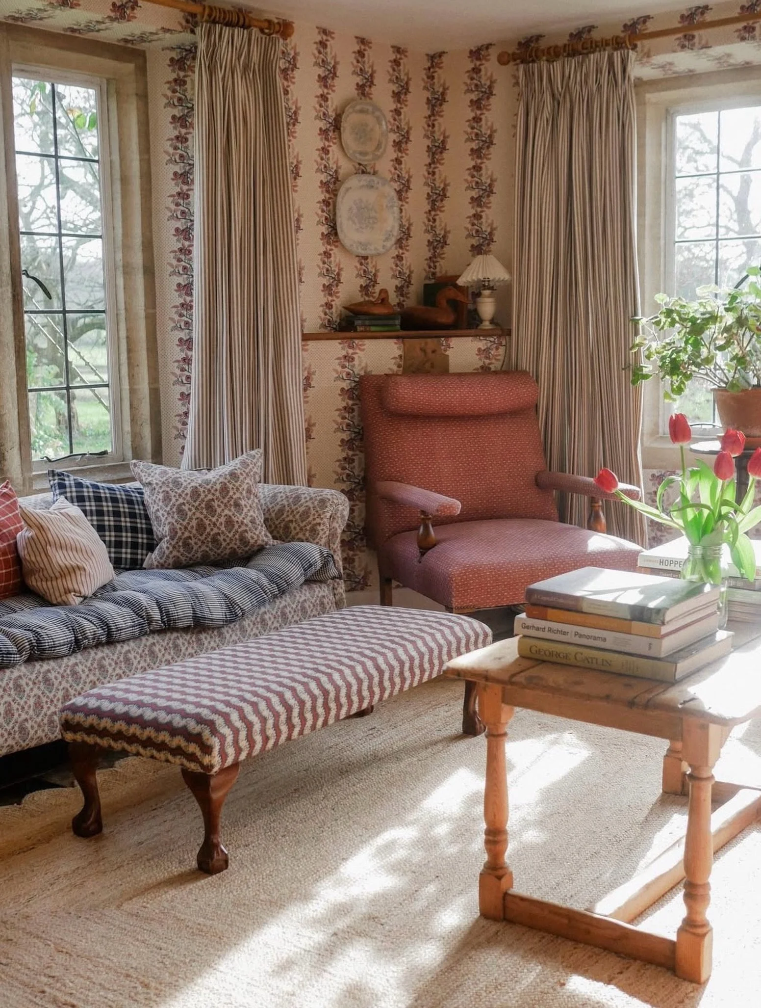Sunshine and scallops ☀️ 

Our scallop jute rug brings natural charm and texture and is soft underfoot. It works well in an English country kitchen, a coastal cottage or wherever you call home this summer!

Handwoven from natural jute, it&rsquo;s an 