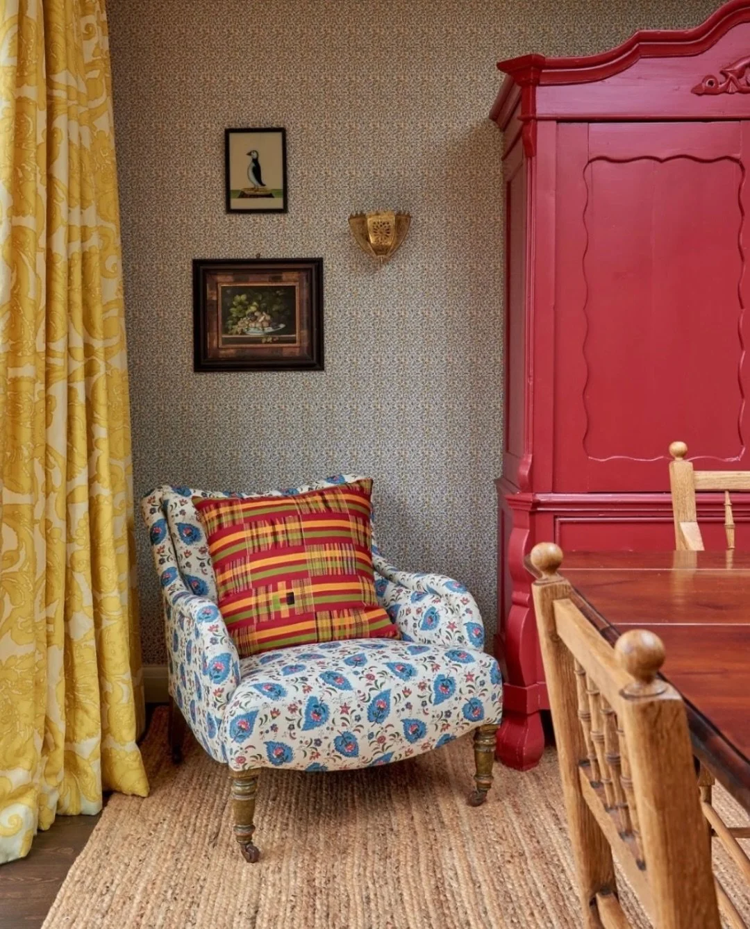 Our Classic jute is such a good choice for kitchens and dining rooms. I know people sometimes worry about putting a rug under a dining table, but jute is wonderfully hardwearing and adds so much warmth and texture, particularly over wooden or stone f
