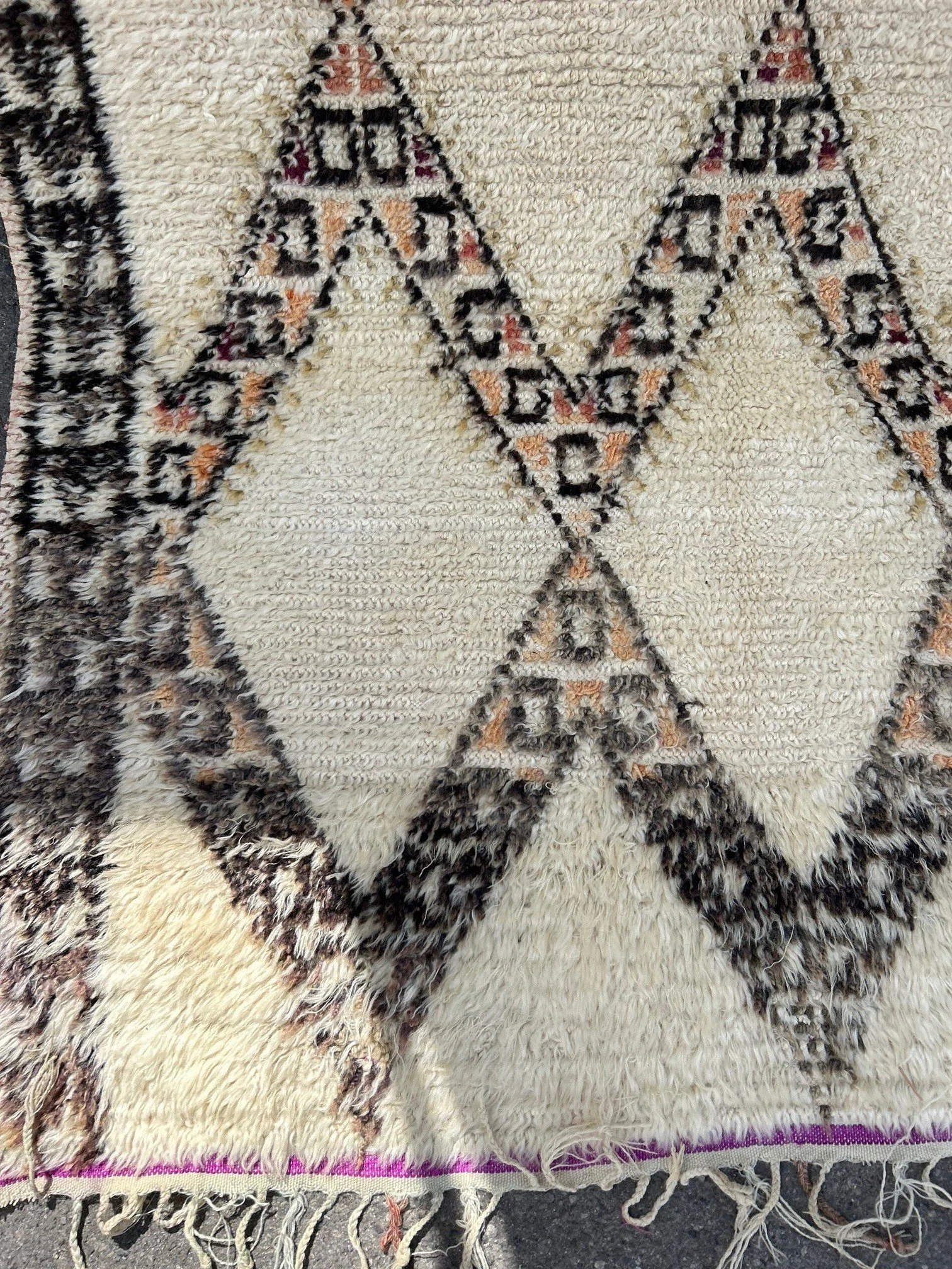 Beni Ourain  Rug 136 x 272 cms close up.jpg