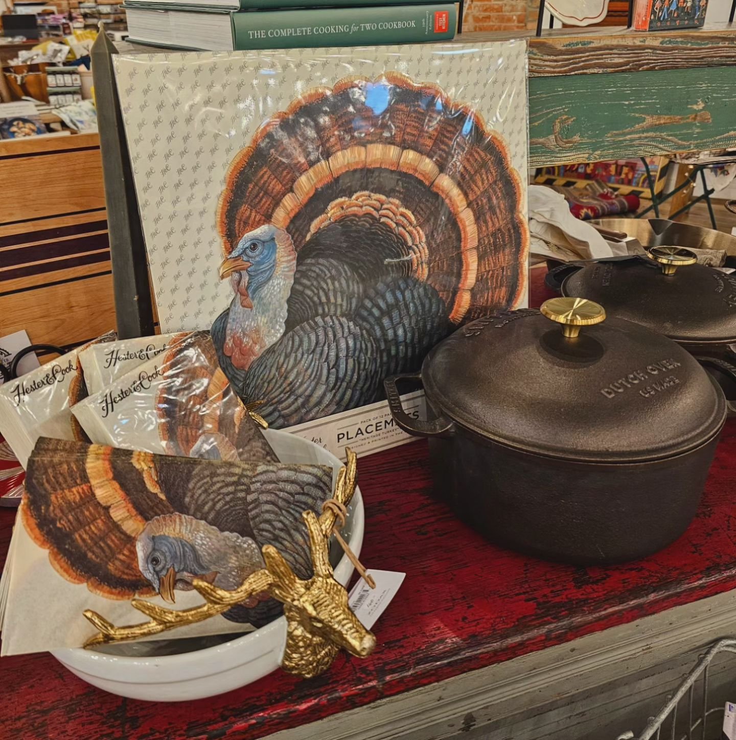 Turkey placemats and napkins.....Hester &amp; Cook.....Made in America.....Smithey.....cast iron Dutch oven.....made in America......Thankful.....

#smitheyironware #madeinamerica #madeintennessee #wyoming #wyominglife #dutchoven #explorewyoming