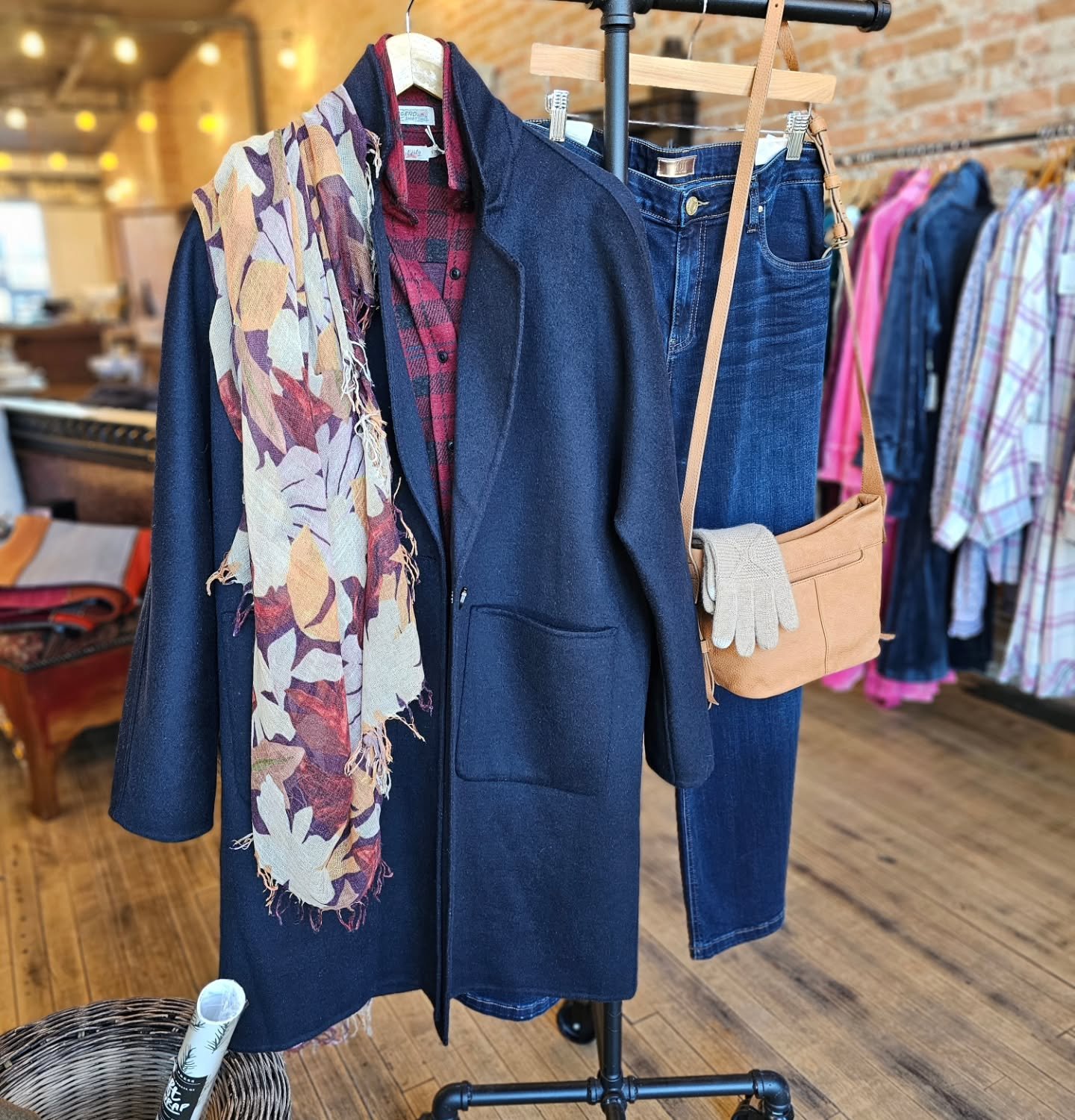 OPEN......10am to 3pm.....It's beginning to feel like Christmas....and it is a beautiful day downtown to shop......

#smallbusiness ##smallbatch #thatswyoming #explorewyoming #wyominglife #sheridanwyoming #finejewelry #wyoming #rails #faherty #chanlu