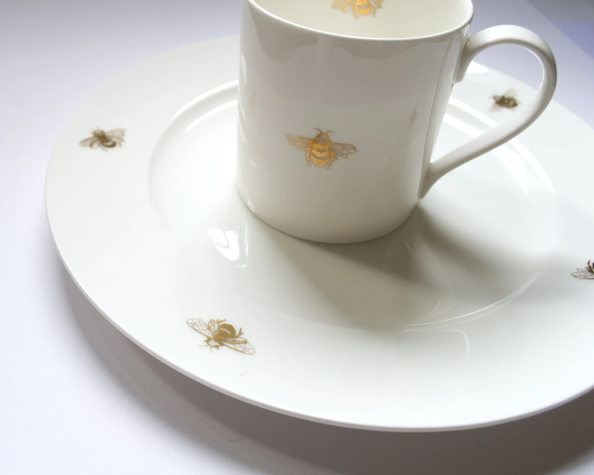 gold bee mug and gold bee dinner plate isabel fishlock